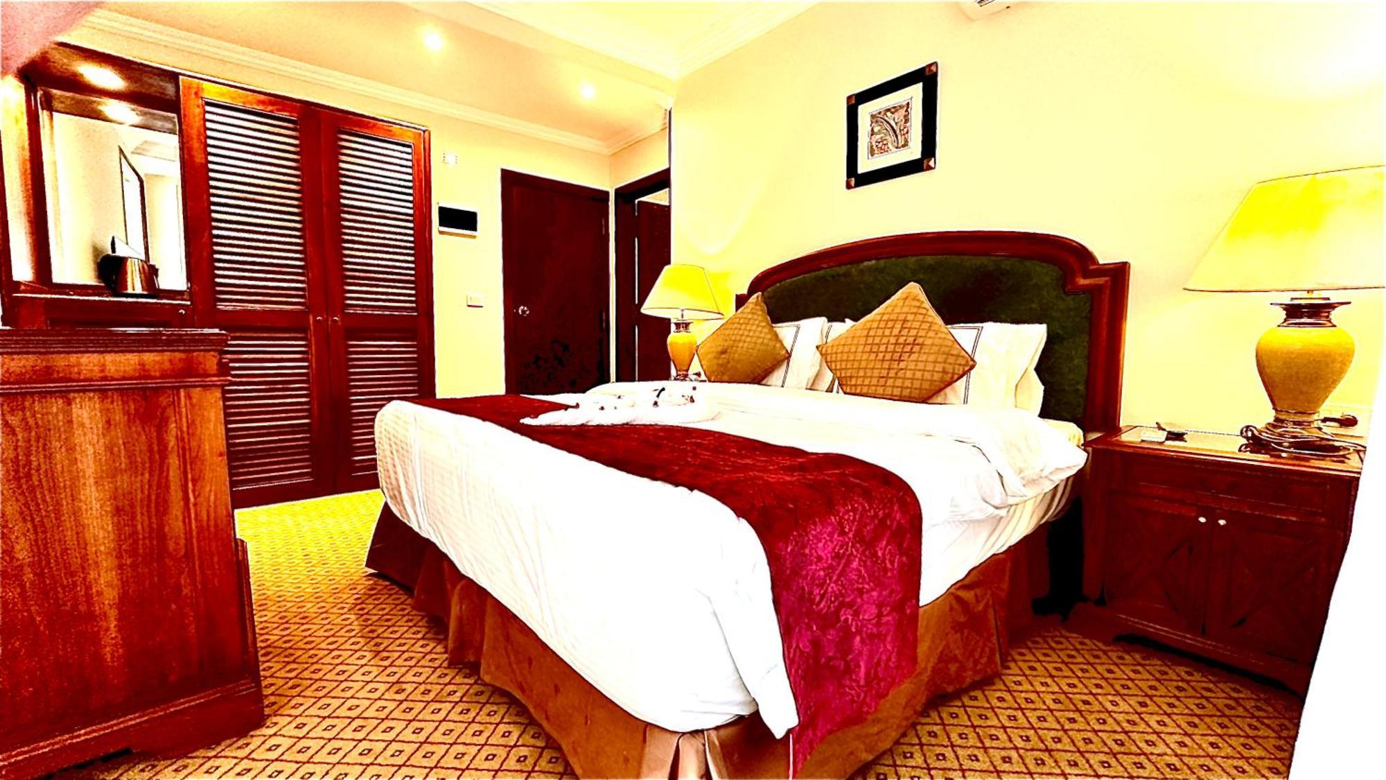 Pyramids Tower Hotel