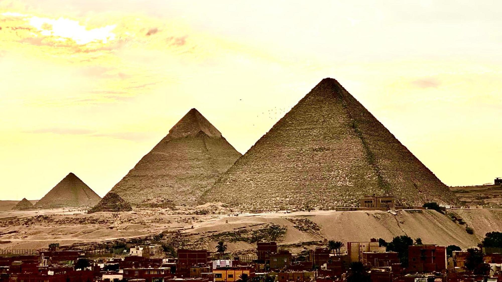 Pyramids Tower Hotel