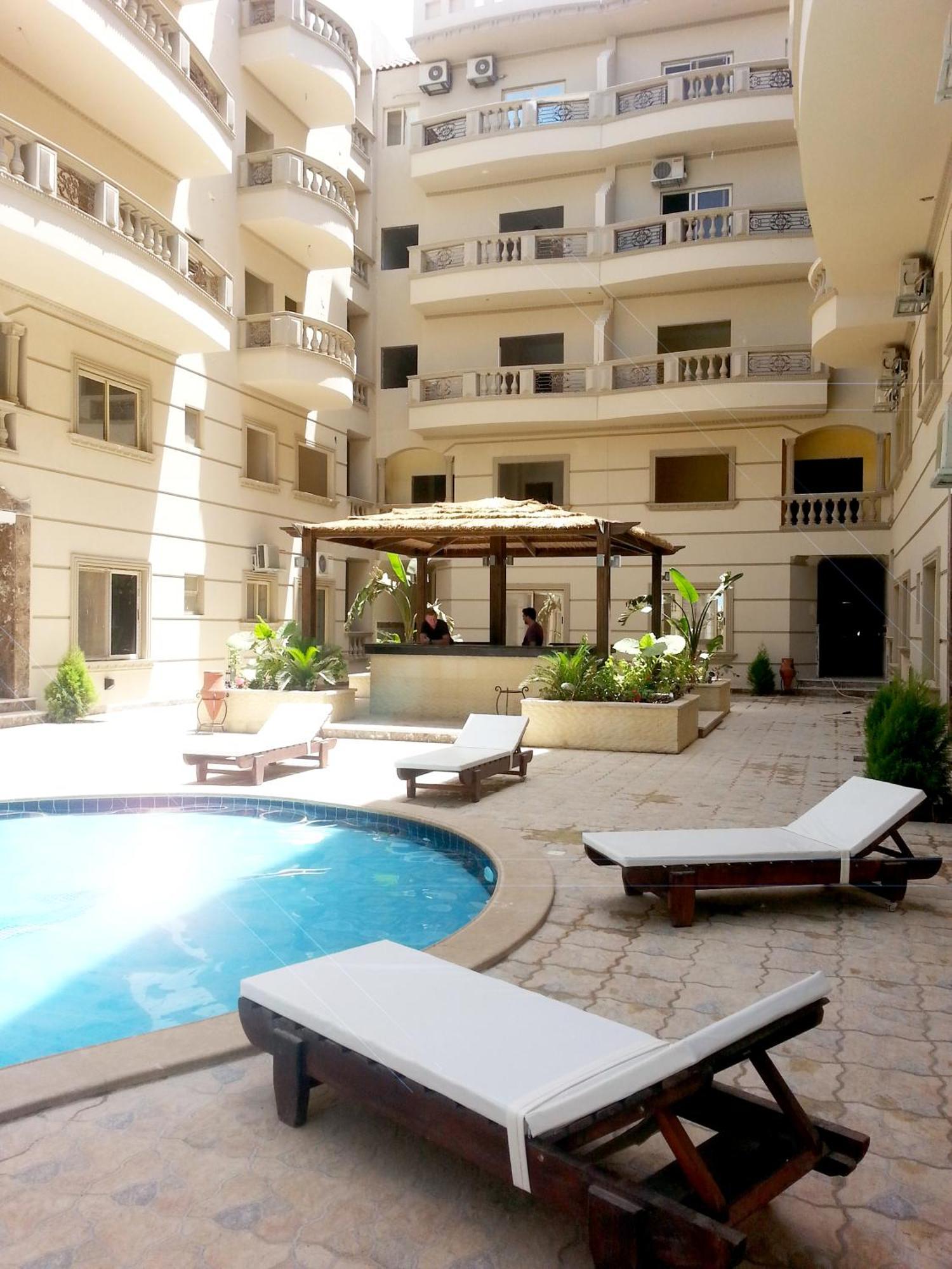 Nour Plaza النور بلازا 2*