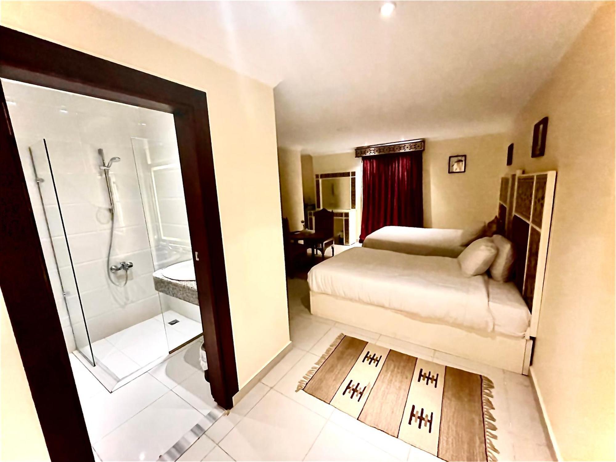 Pyramids Tower Hotel