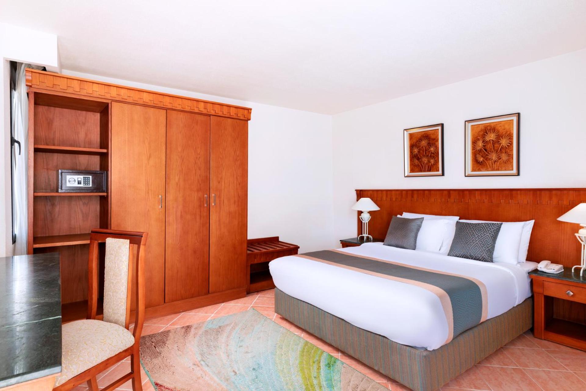 Albatros Sheikh 4*
