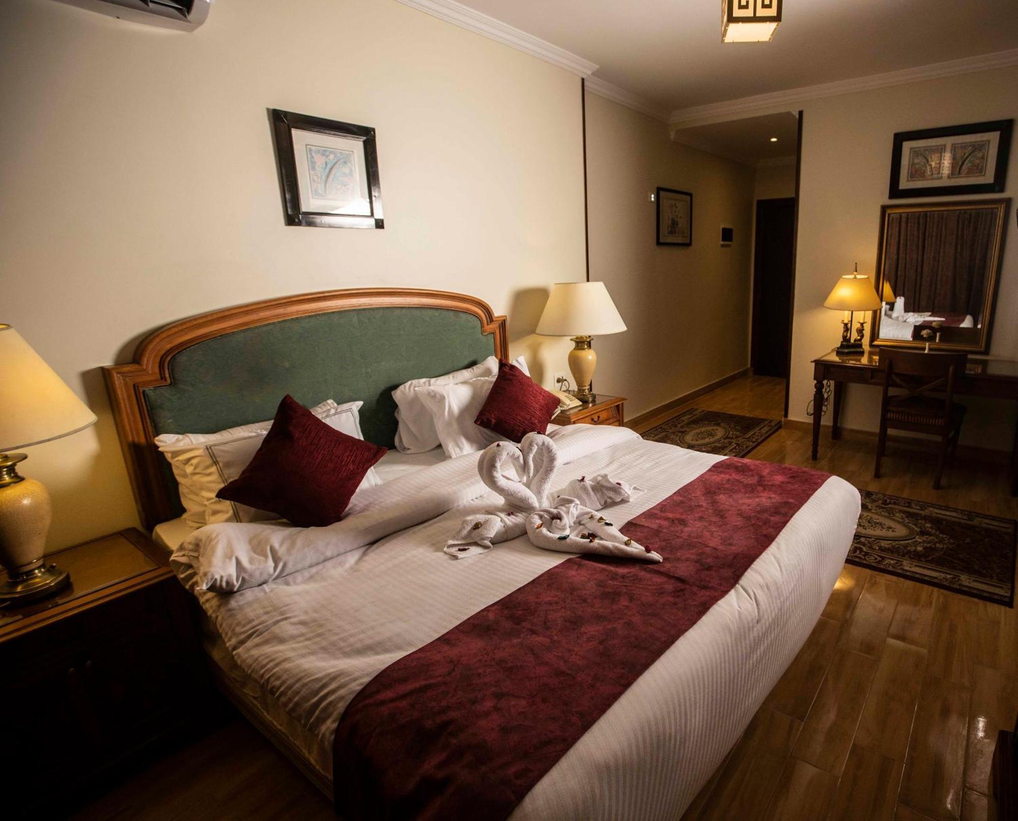 Hotel Pyramids Tower