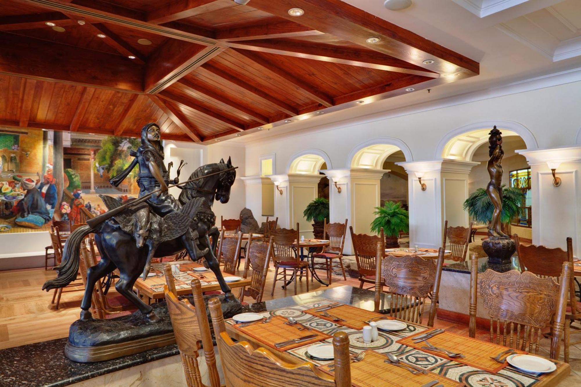 Palm Royale -