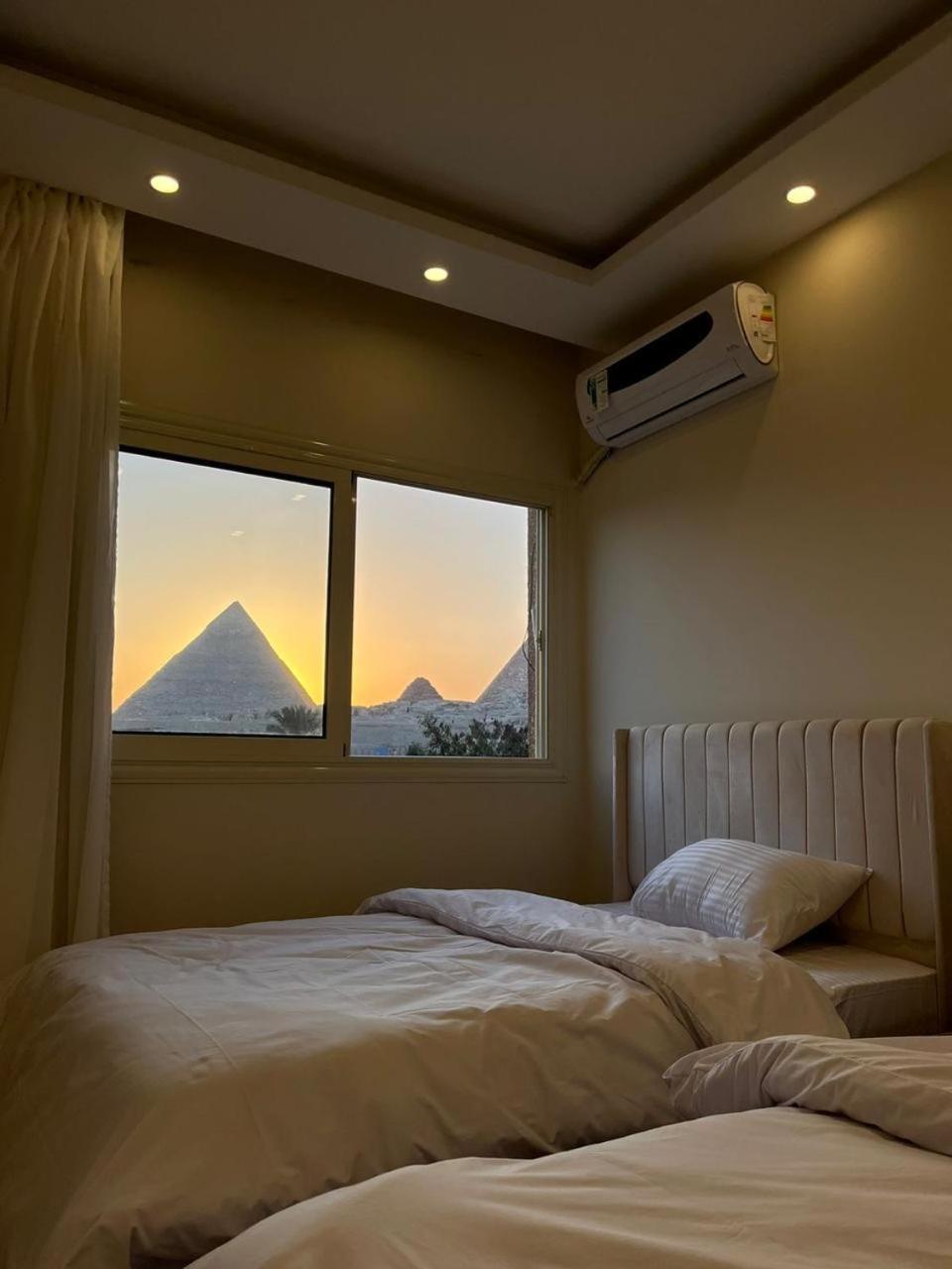 Inn Pyramids Era View *