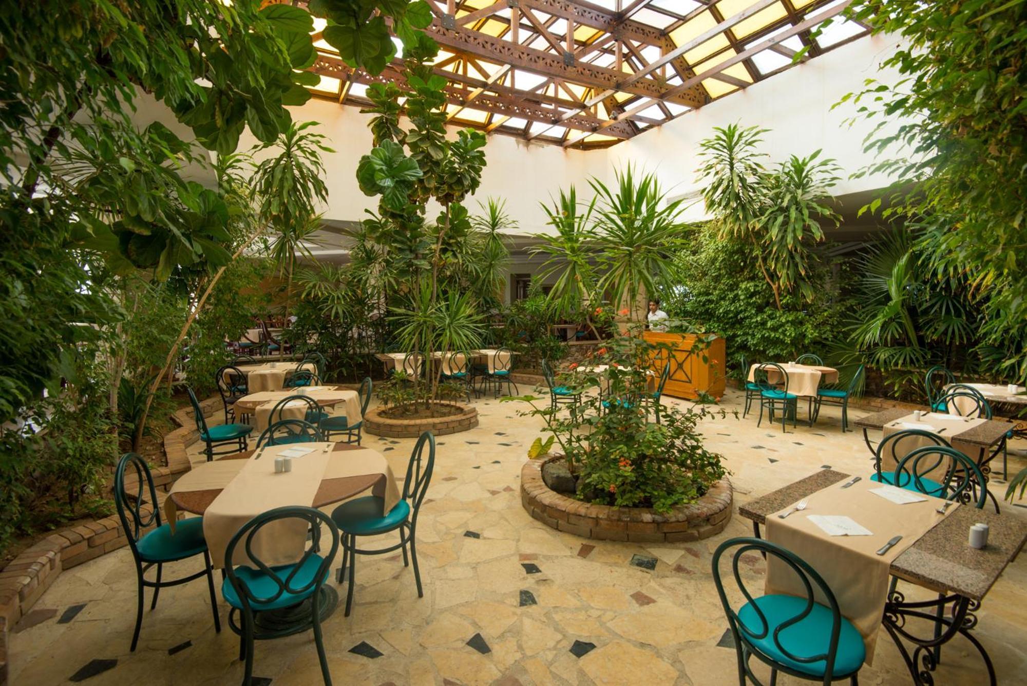 Resort Shams 4*