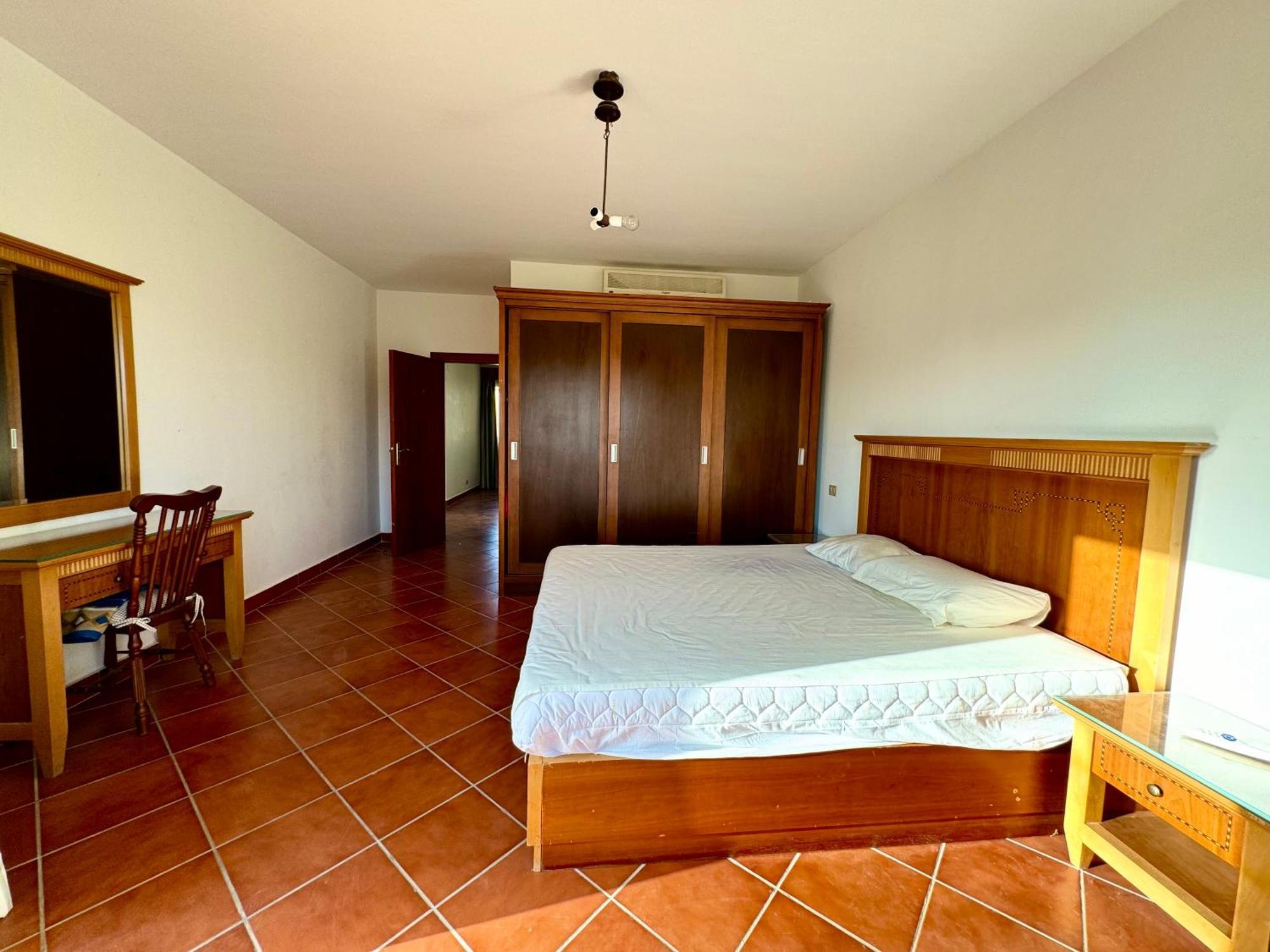 Luxury 5br With Sea View & Garden In Einbay Villa