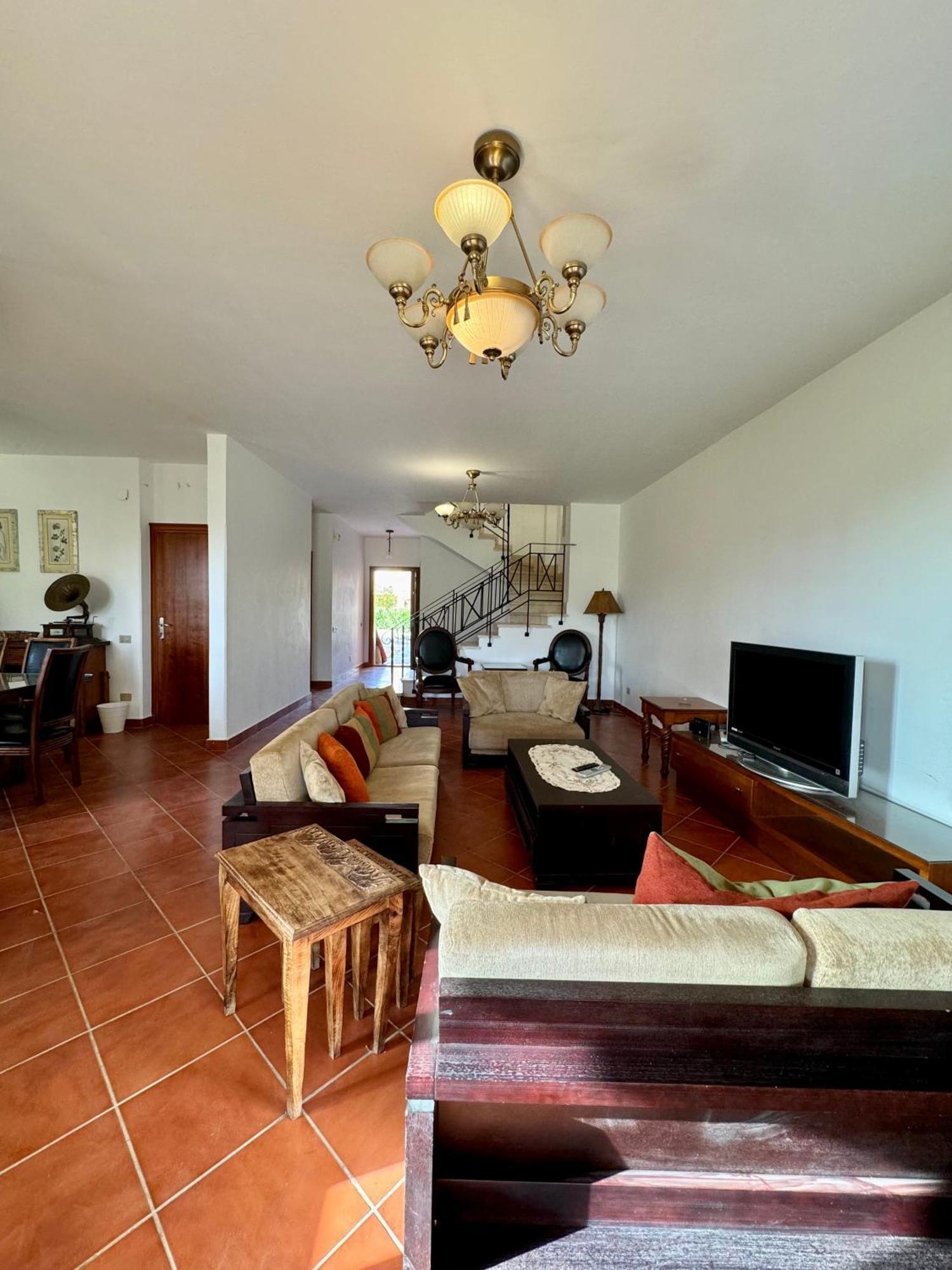 Luxury 5br With Sea View & Garden In Einbay *