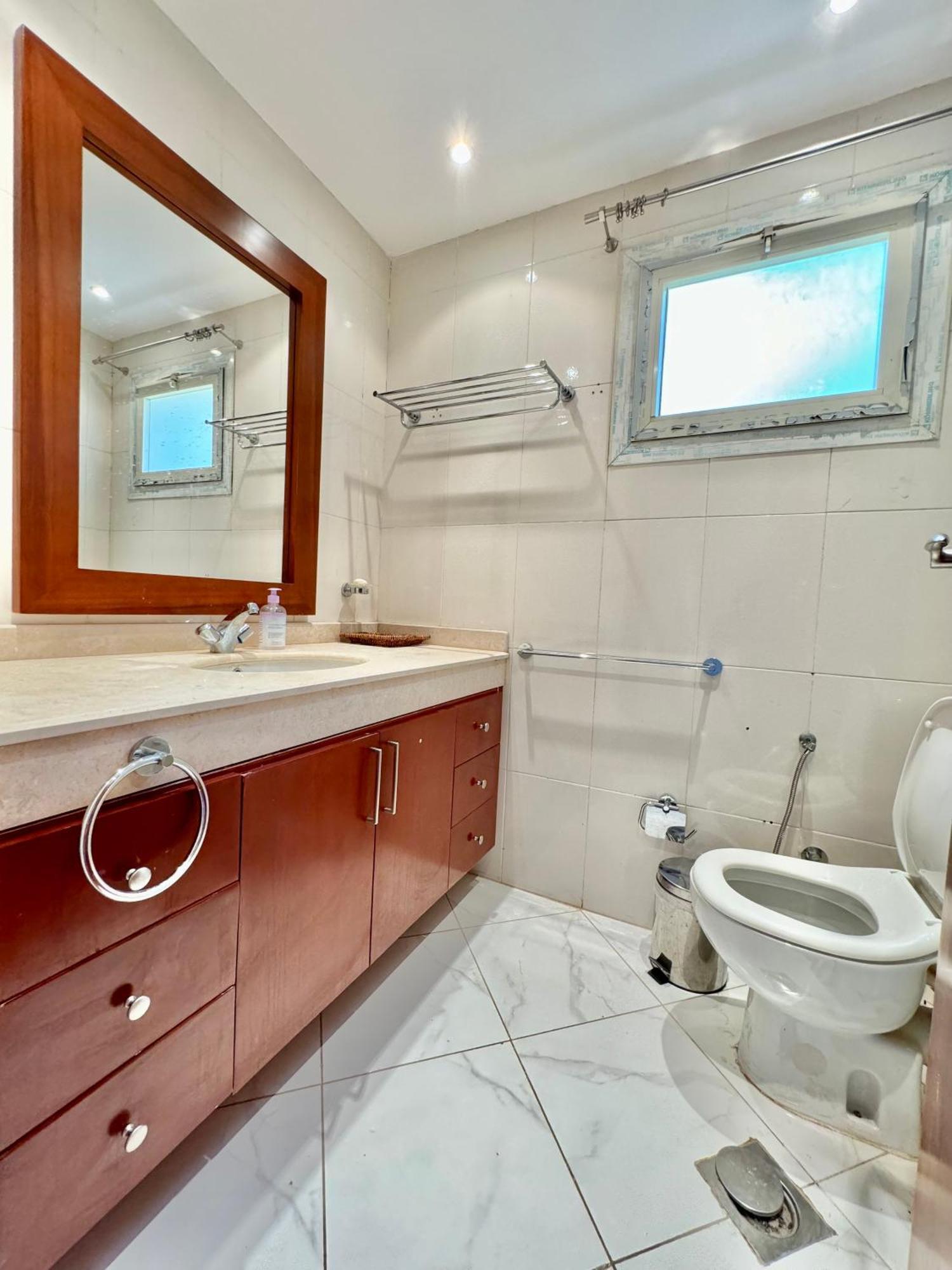 Luxury 5br With Sea View & Garden In Einbay Villa *