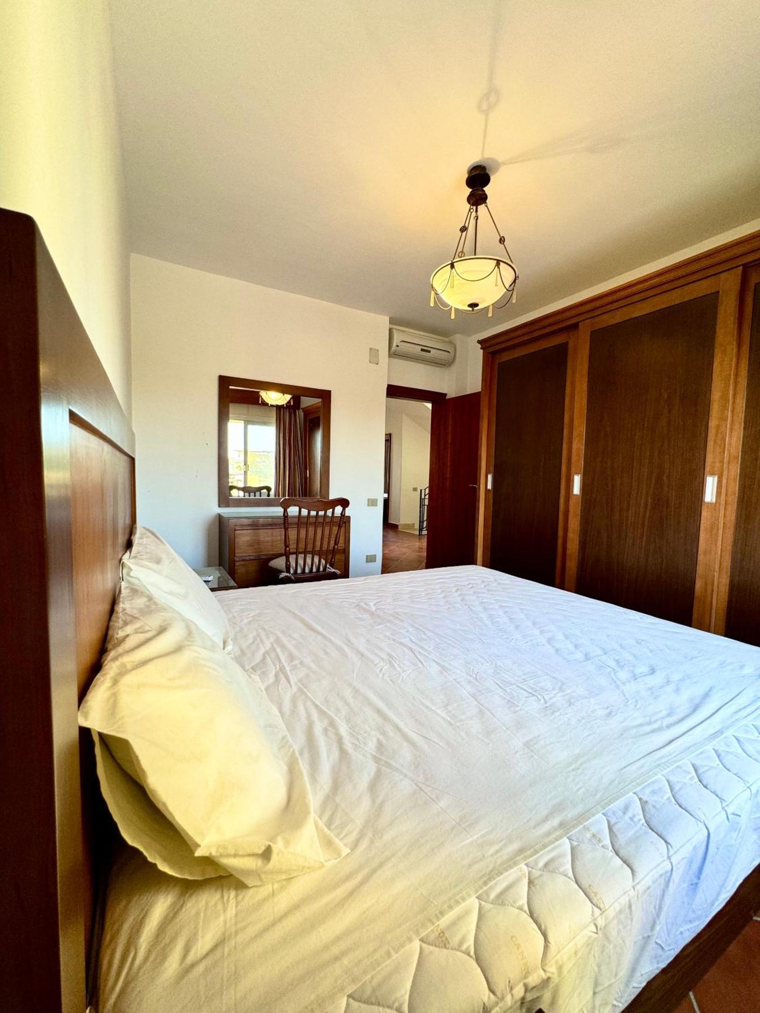 Luxury 5br With Sea View & Garden In Einbay Villa
