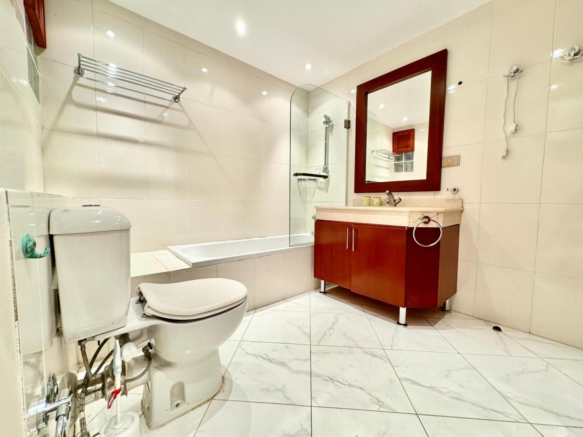 Villa Luxury 5br With Sea View & Garden In Einbay *