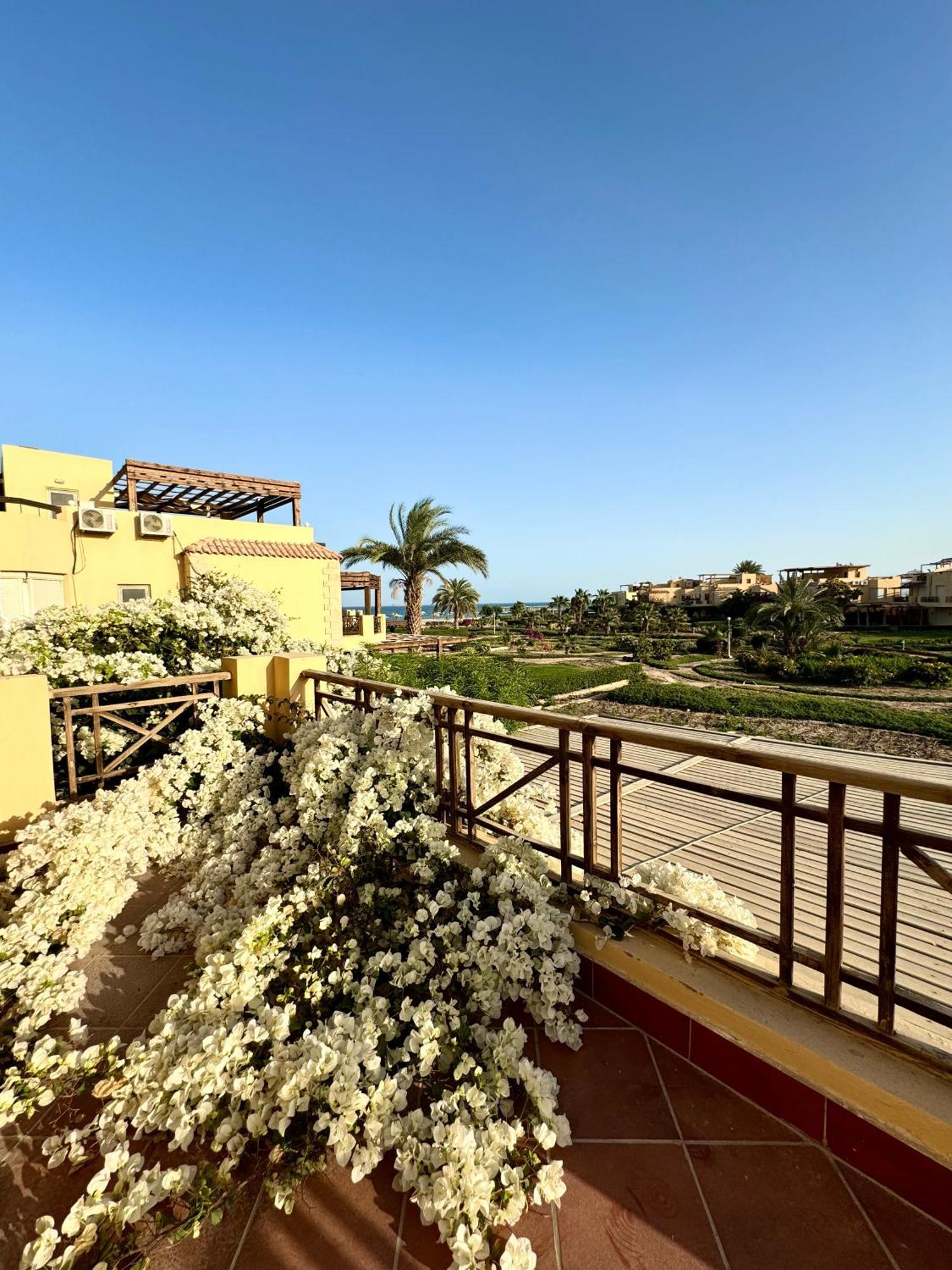 Villa Luxury 5br With Sea View & Garden In Einbay