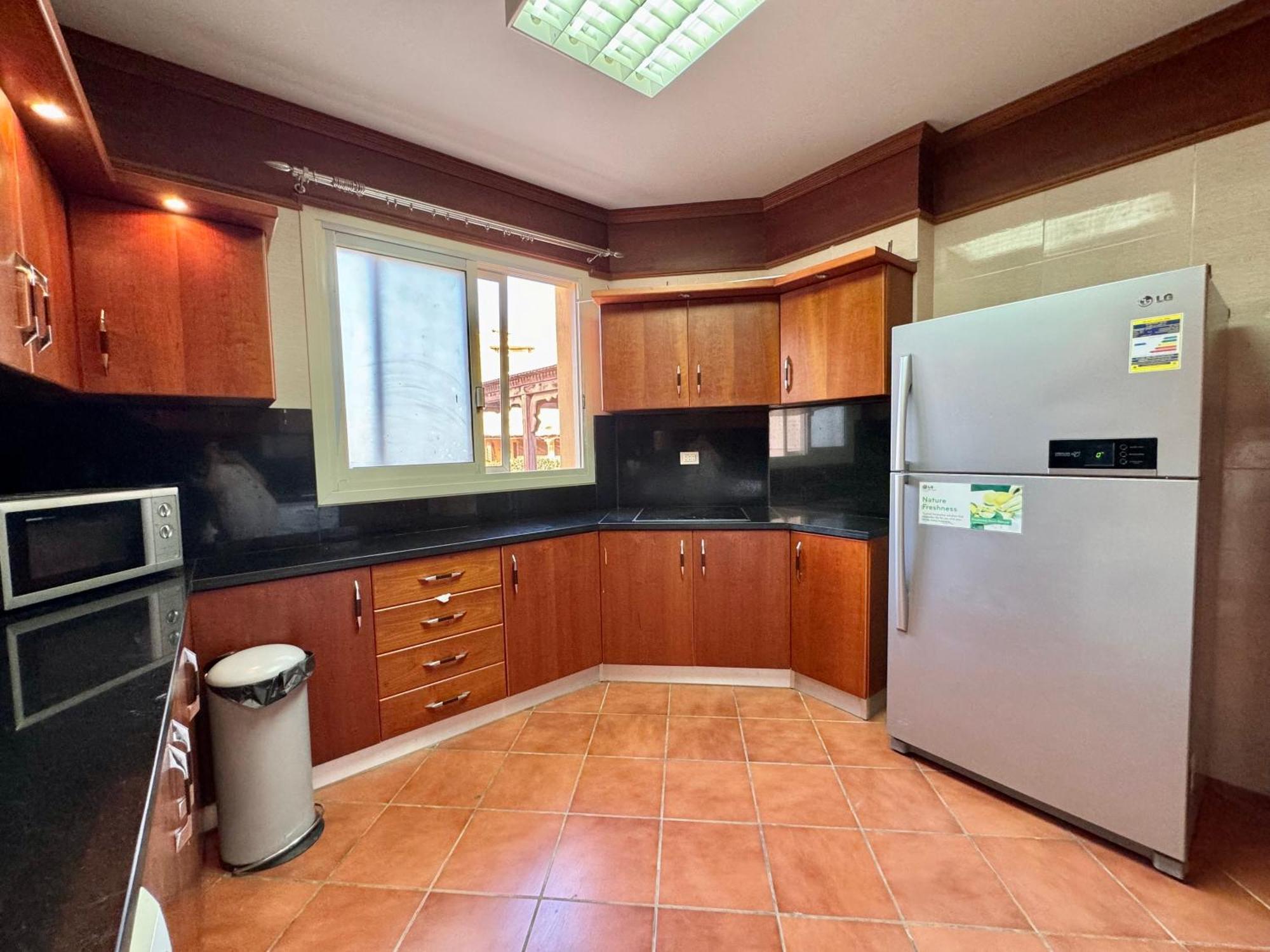 Luxury 5br With Sea View & Garden In Einbay
