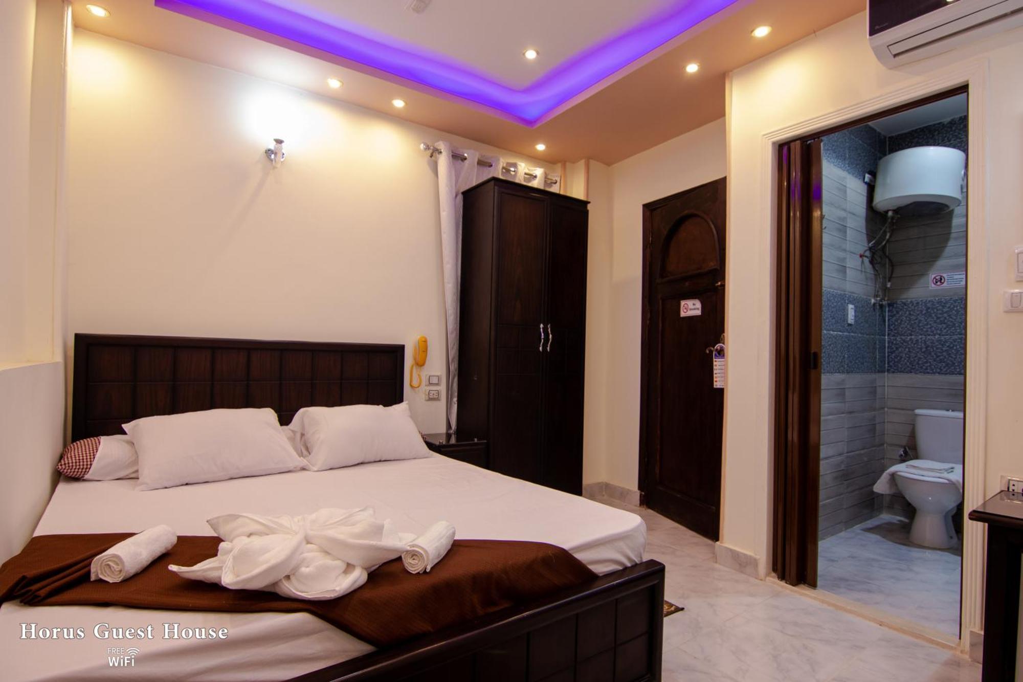 Horus Pyramids Hostel *