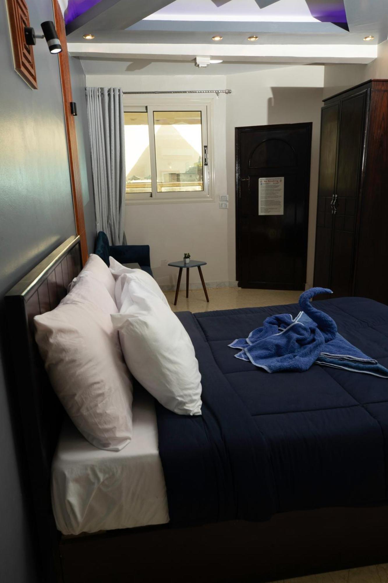 Horus Pyramids Hostel *