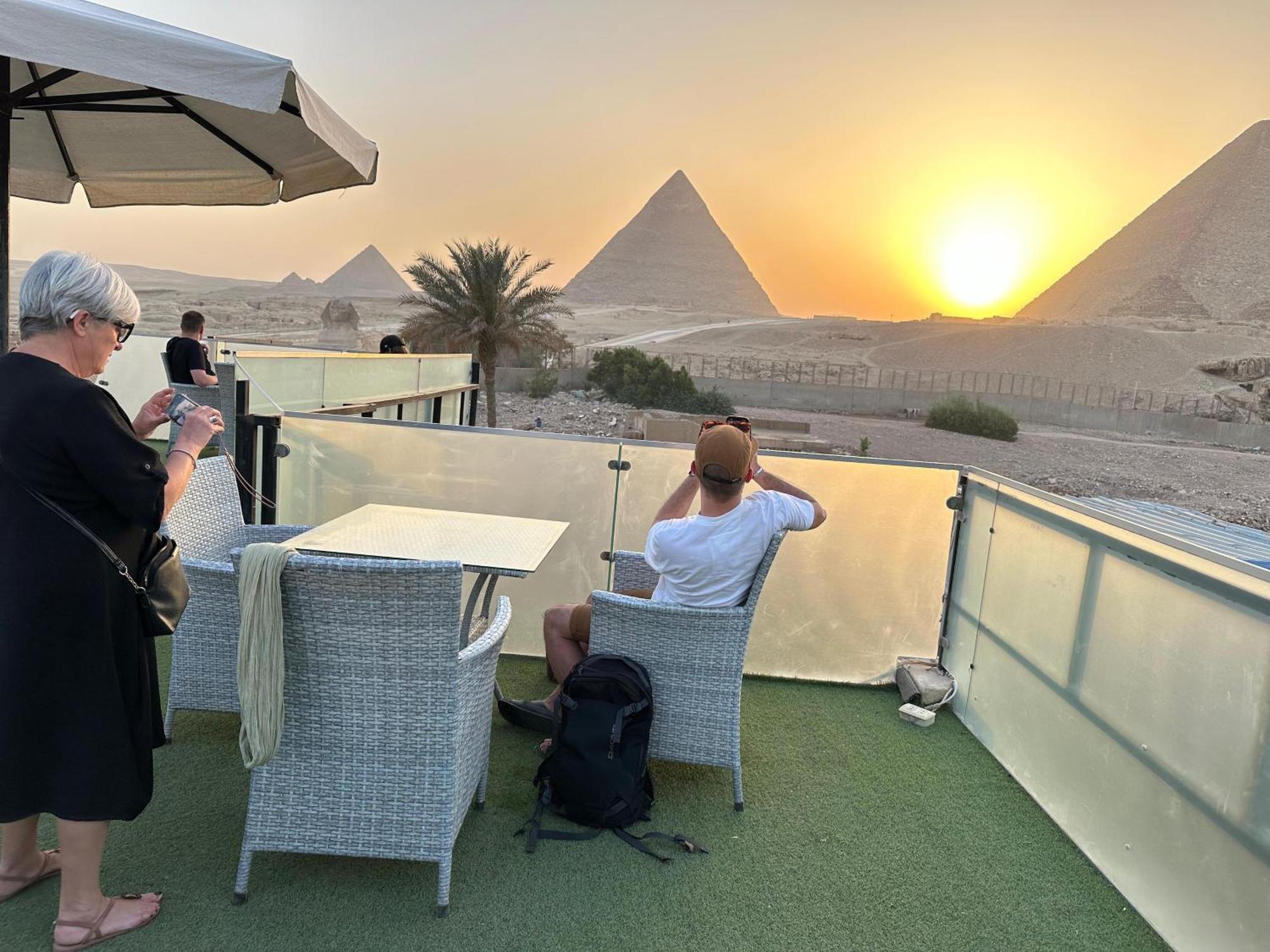 Golden Scarab Pyramids Otel Kafret el-Gabal