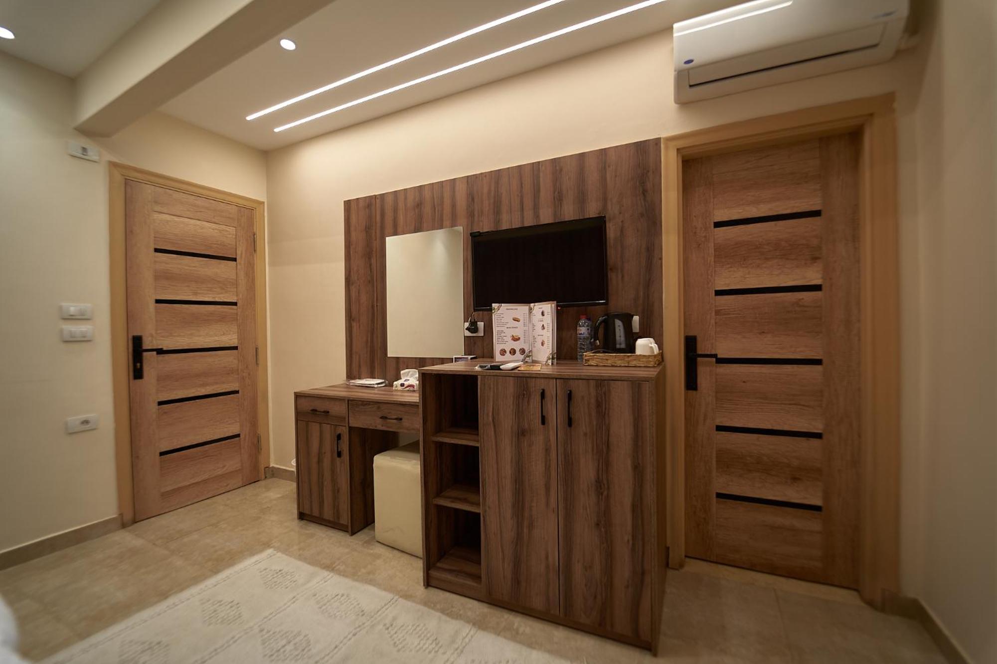 Inn The Palace Pyramids 3*