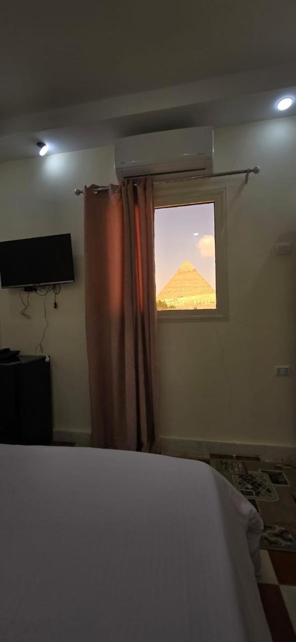 Hotel The Heaven Pyramids View