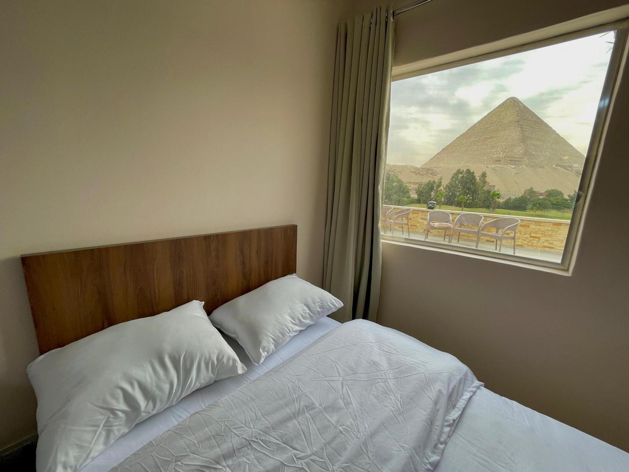 Glamour Pyramids View Kafret el-Gabal