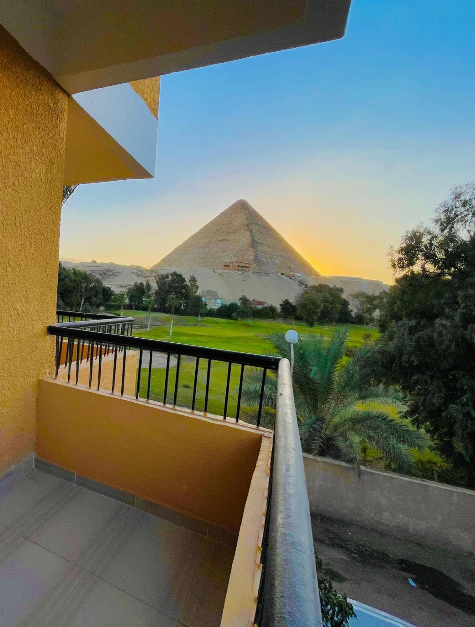 Hotel Glamour Pyramids View 3*