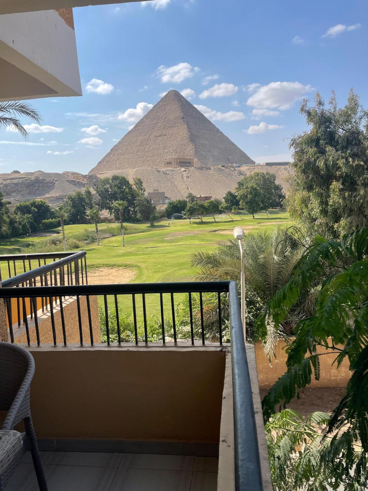 Glamour Pyramids View Kafret el-Gabal