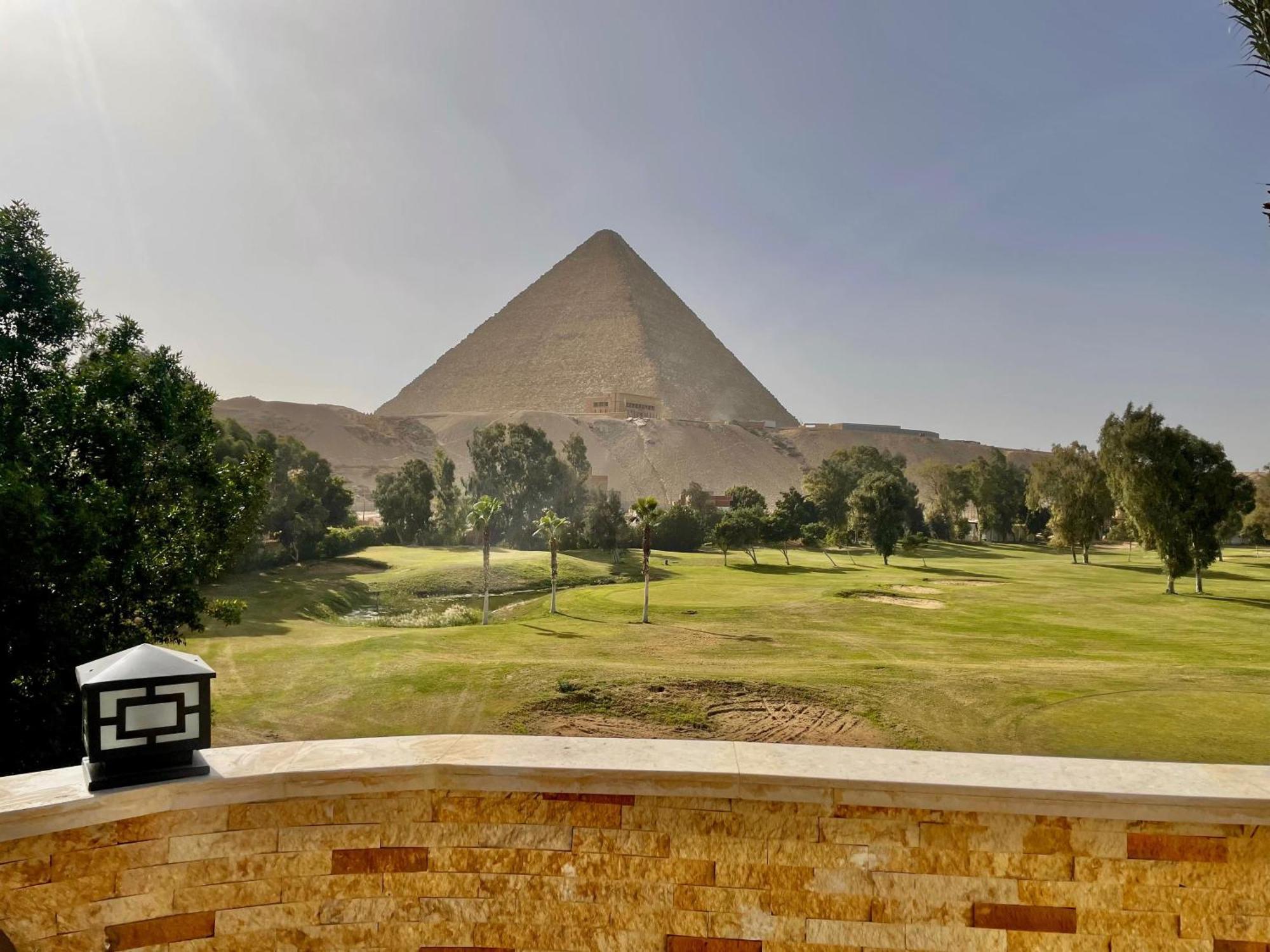 Glamour Pyramids View Kafret el-Gabal