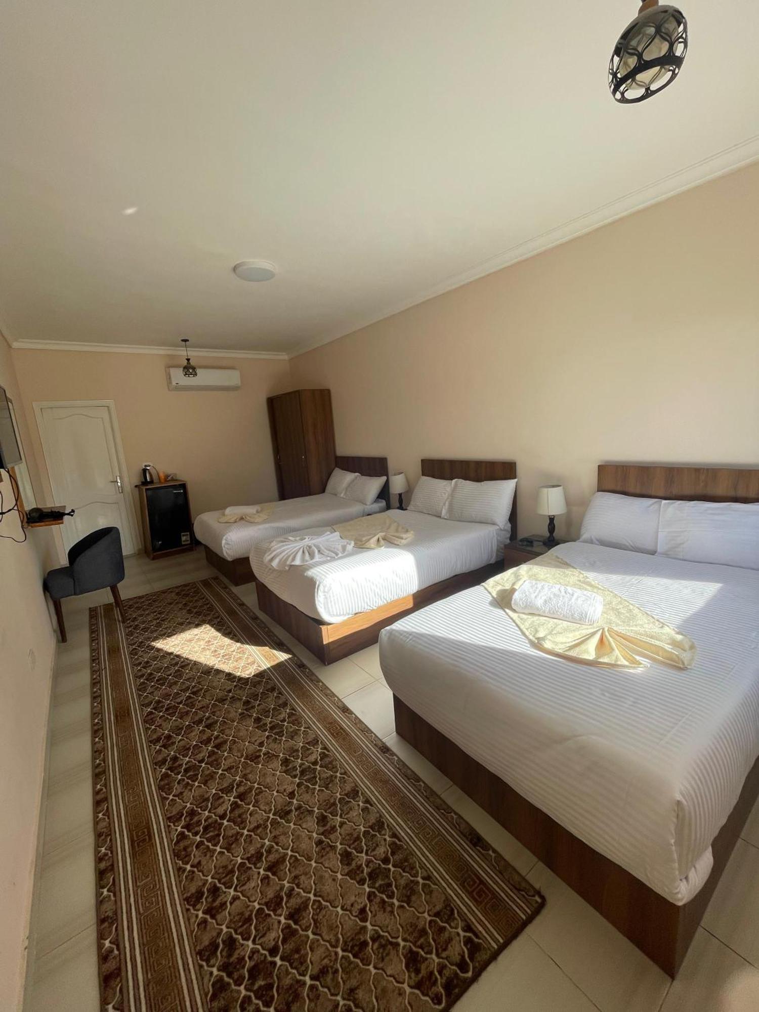 Glamour Pyramids View Hotel 3*