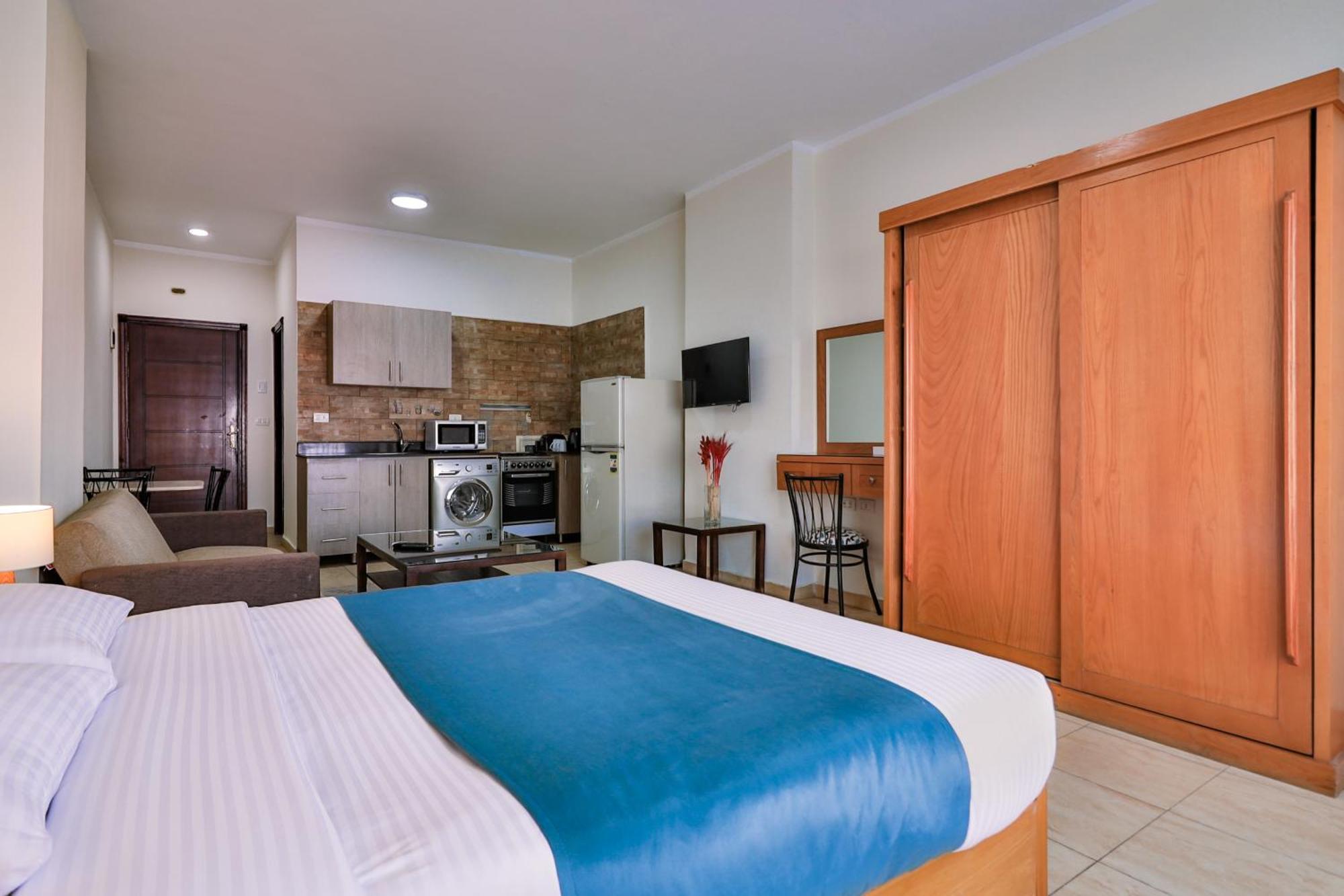 Delmar Aparthotel