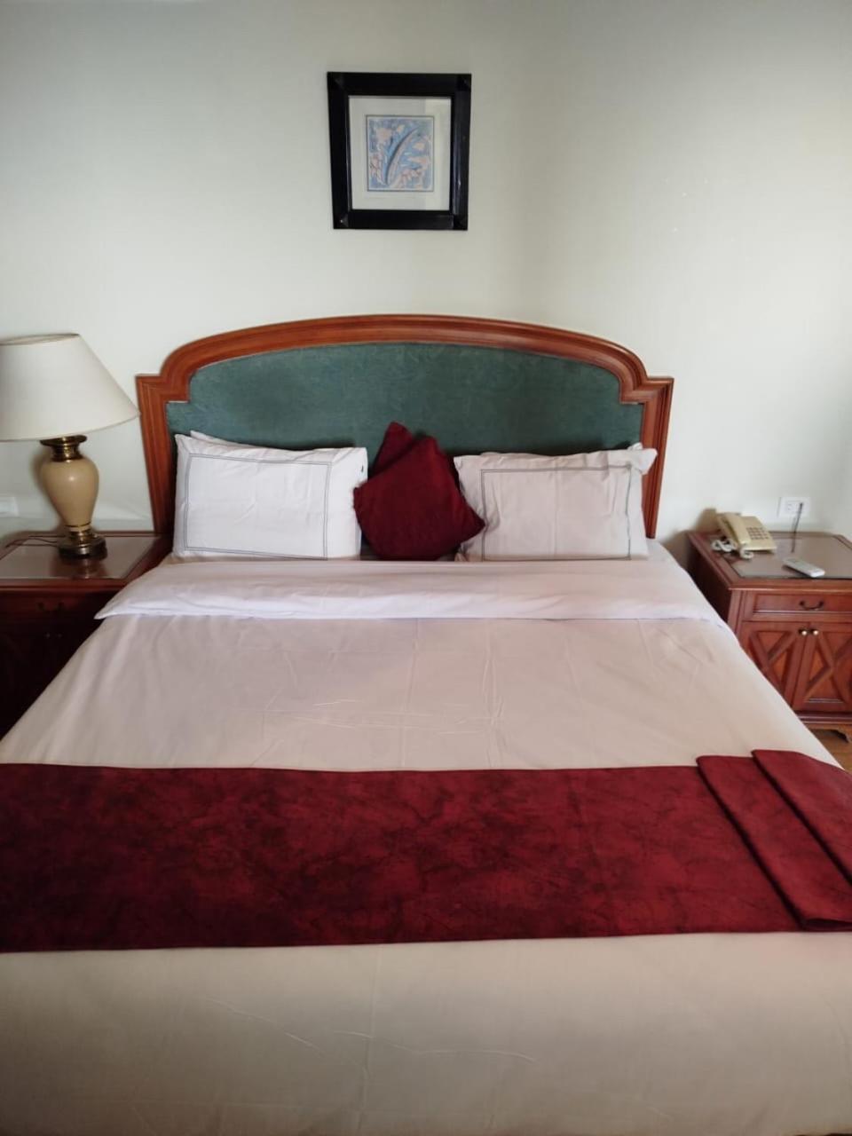 Pyramids Tower 3*