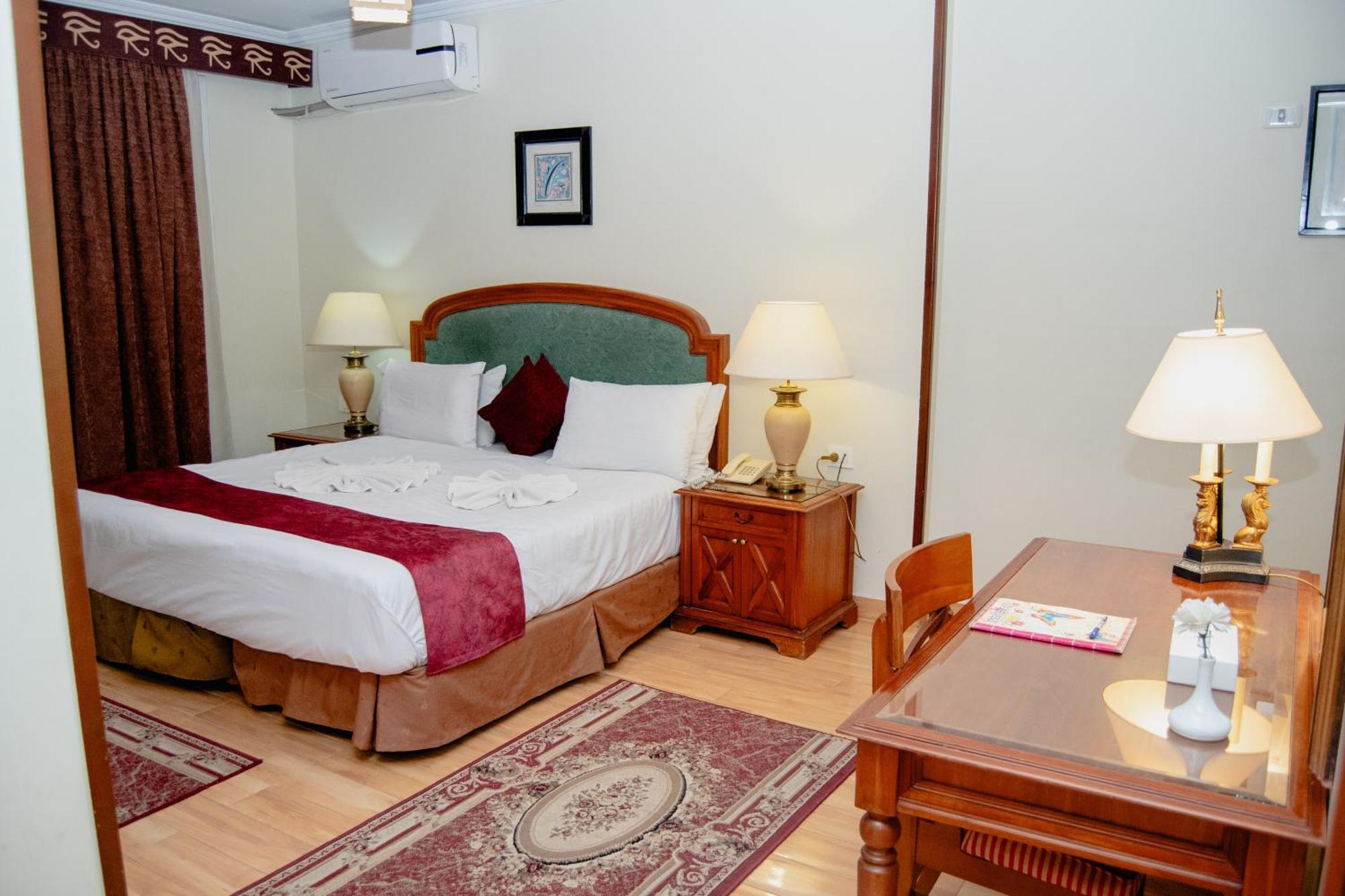 Hotel Pyramids Tower 3*