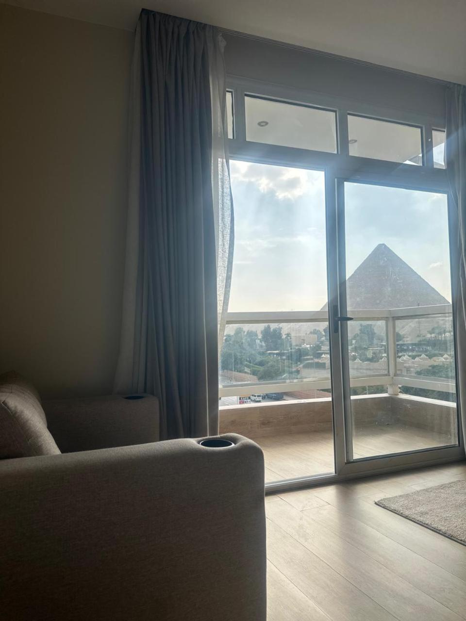 Doudou Pyramids View * Kafrat al Jabal