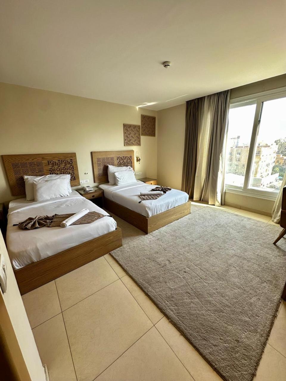 Doudou Pyramids View Hotel
