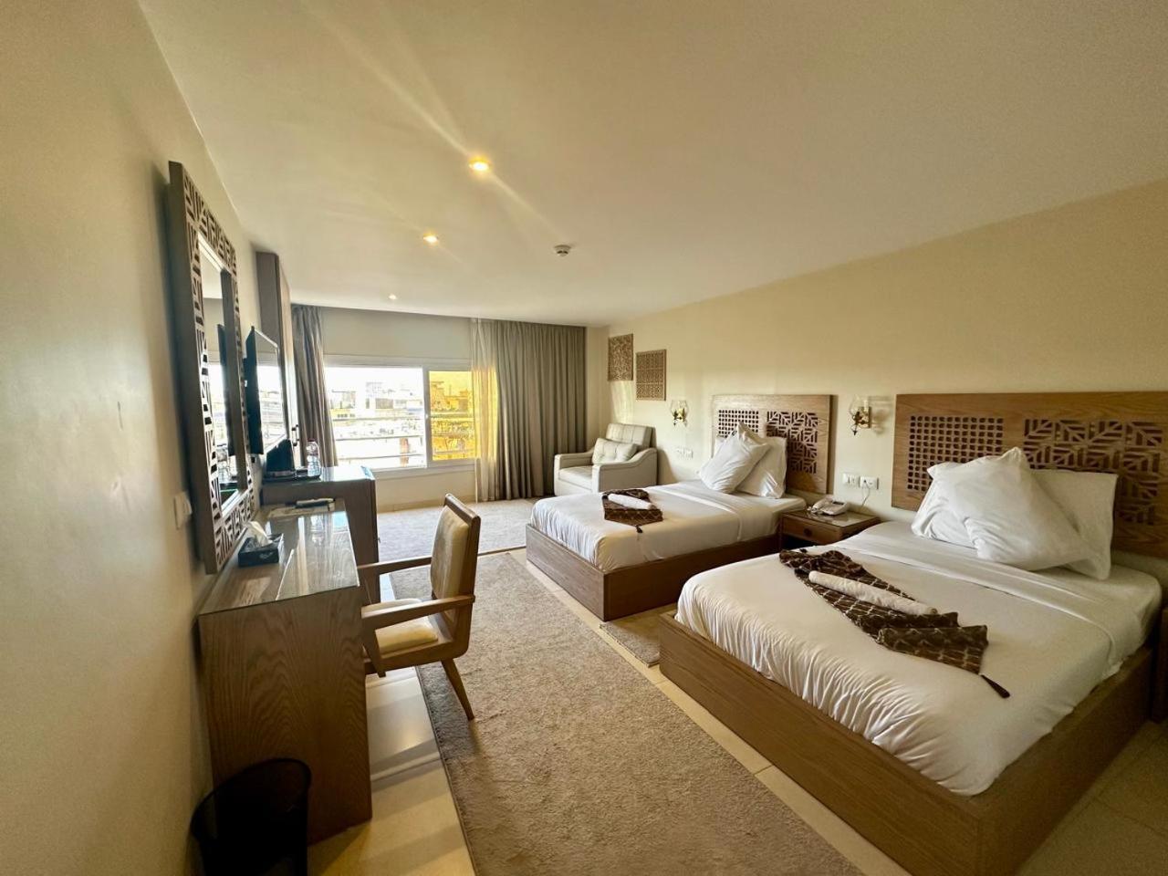Doudou Pyramids View Hotel Kafrat al Jabal
