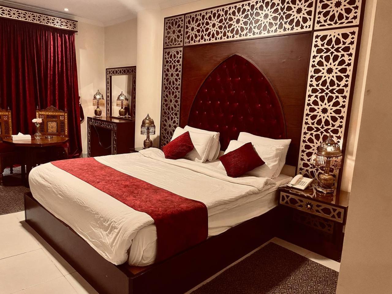 Pyramids Tower Hotel