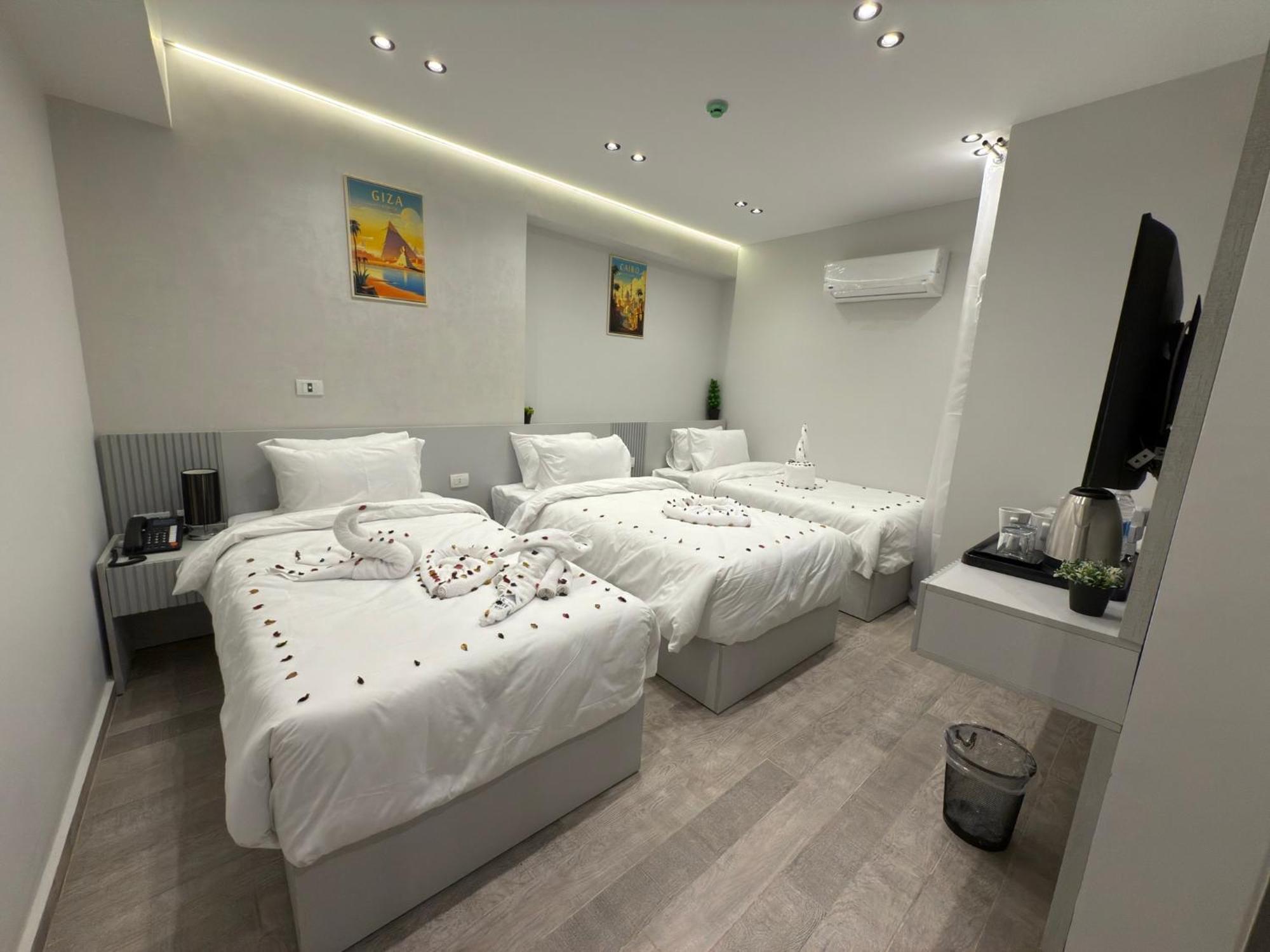 Dar Pyramids View - Rooftop Hostel Kafrat al Jabal