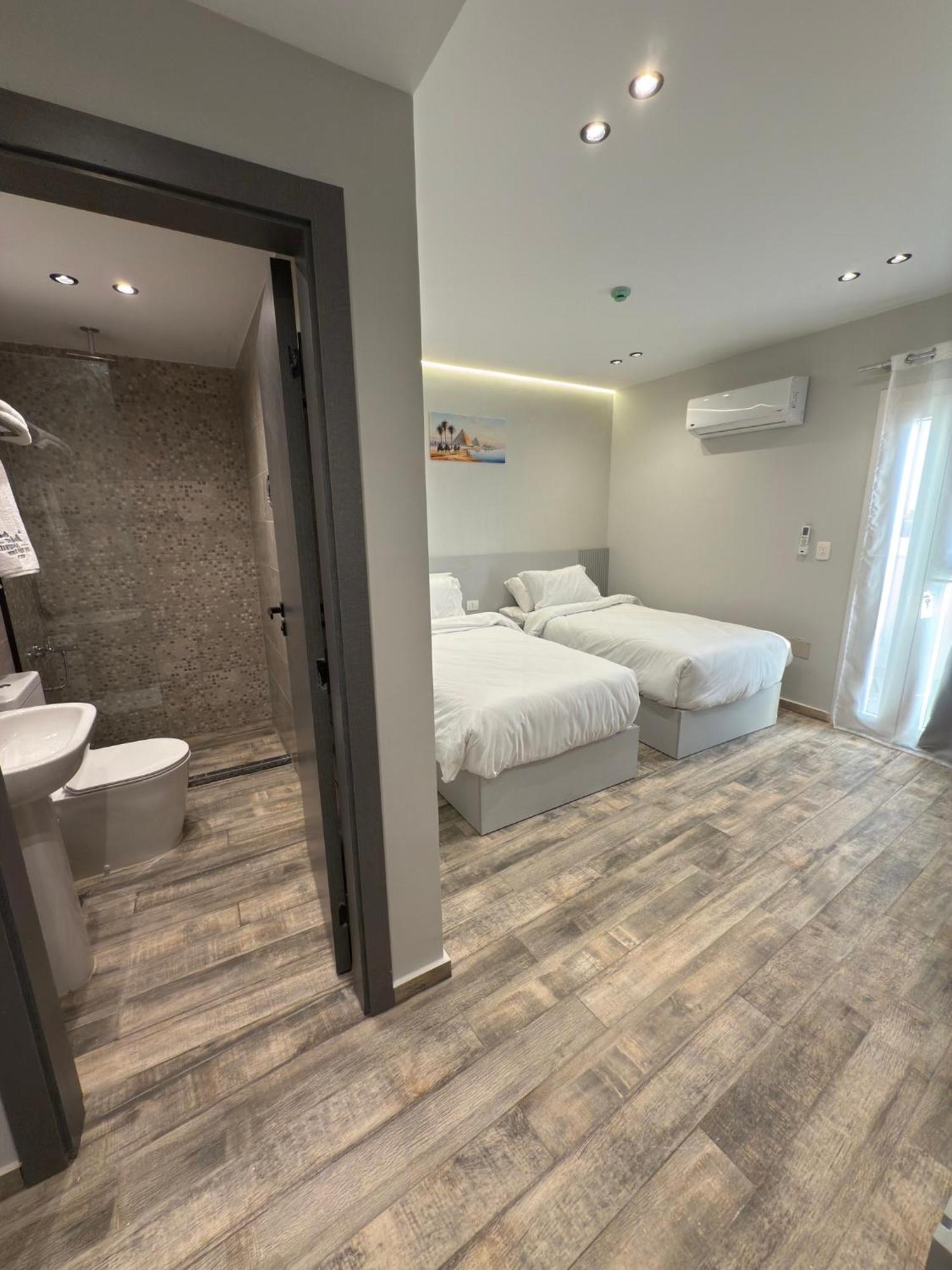 Dar Pyramids View - Rooftop Hostel Kafrat al Jabal