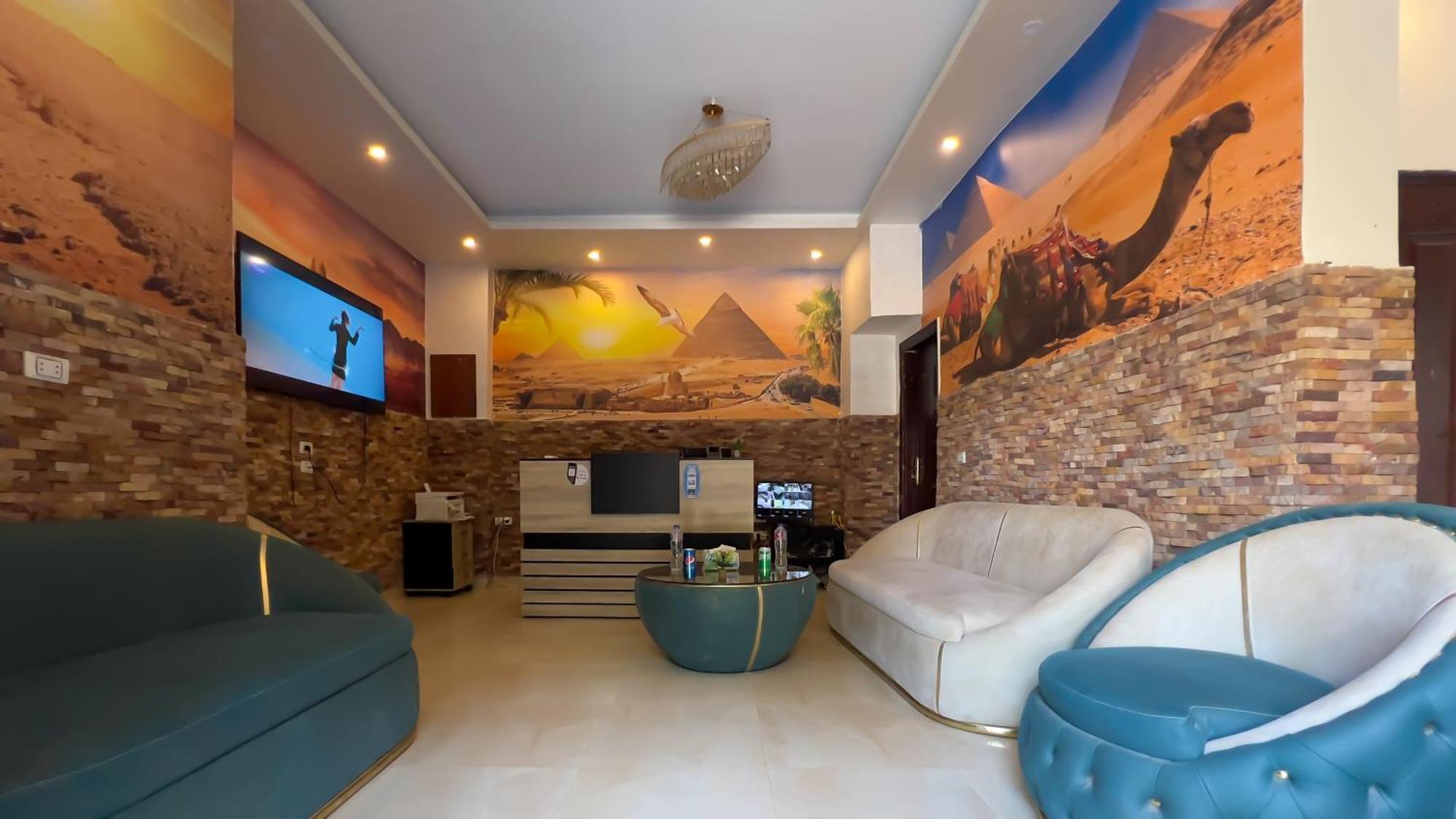 Pyramids Express View Hotel 3*