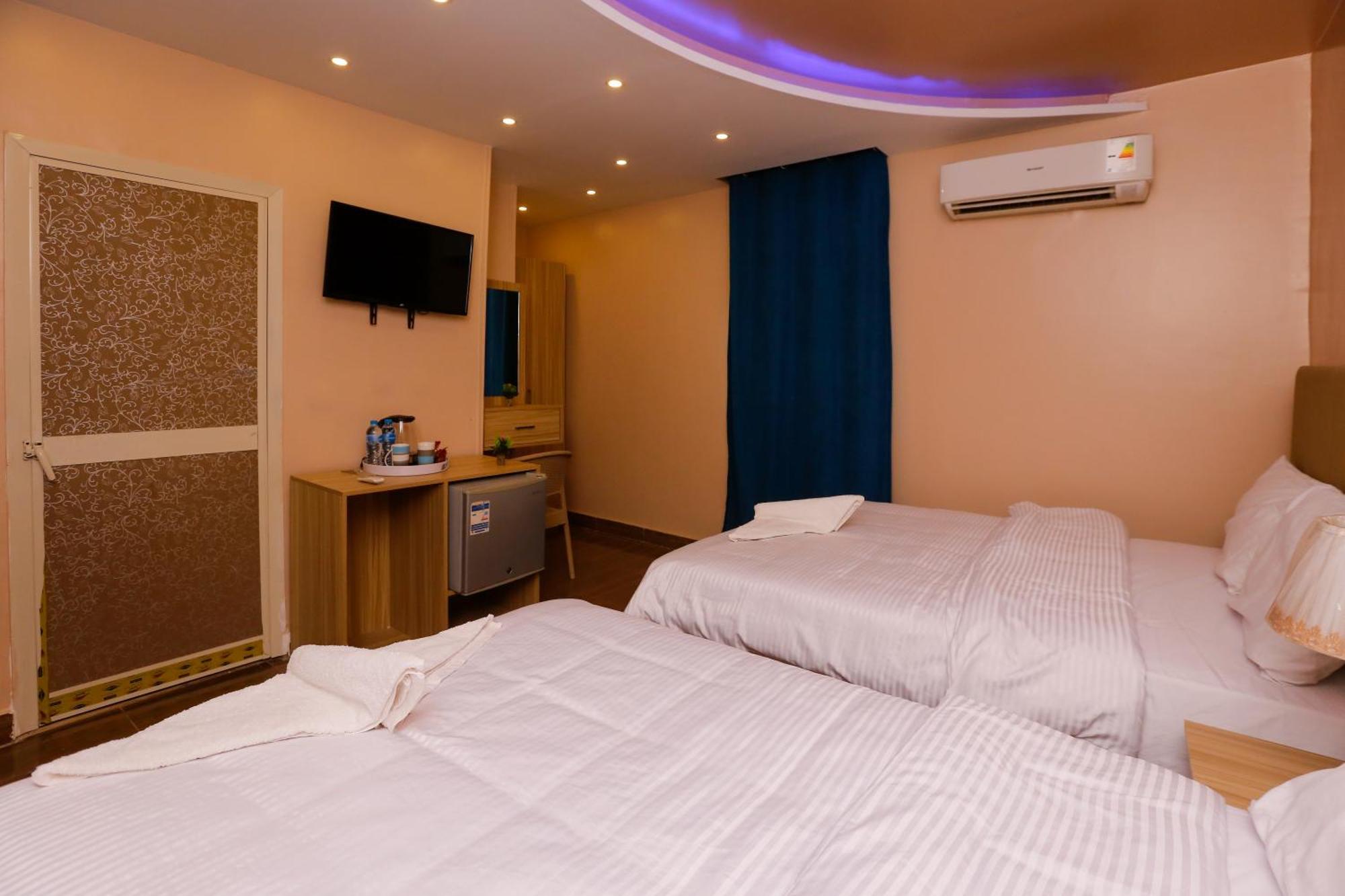 Pyramids Express View Hotel