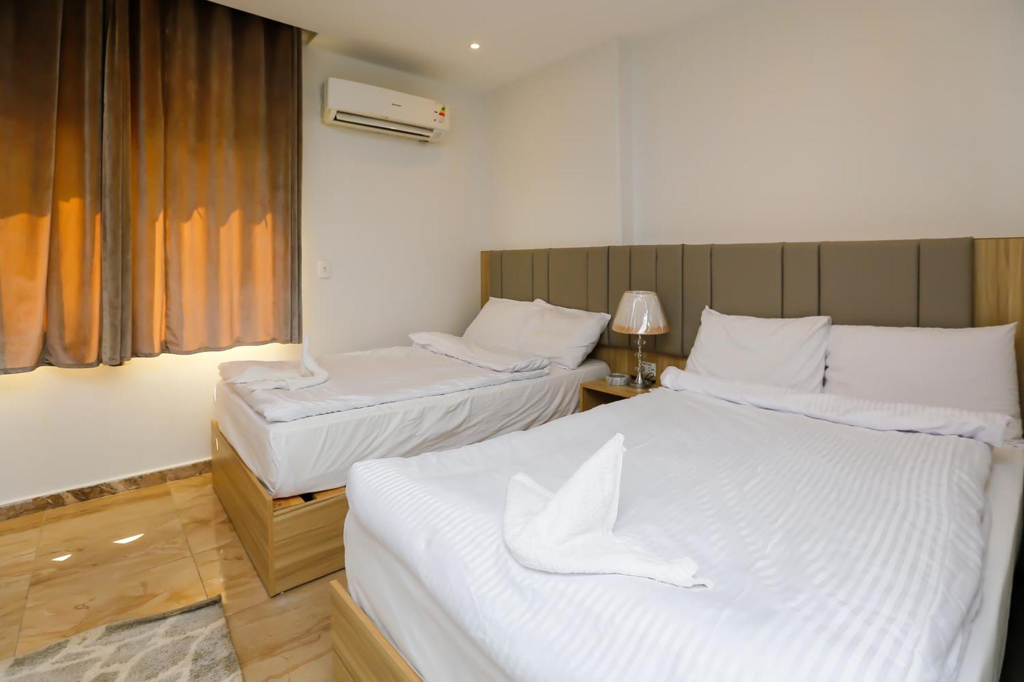 Pyramids Express View Hotel