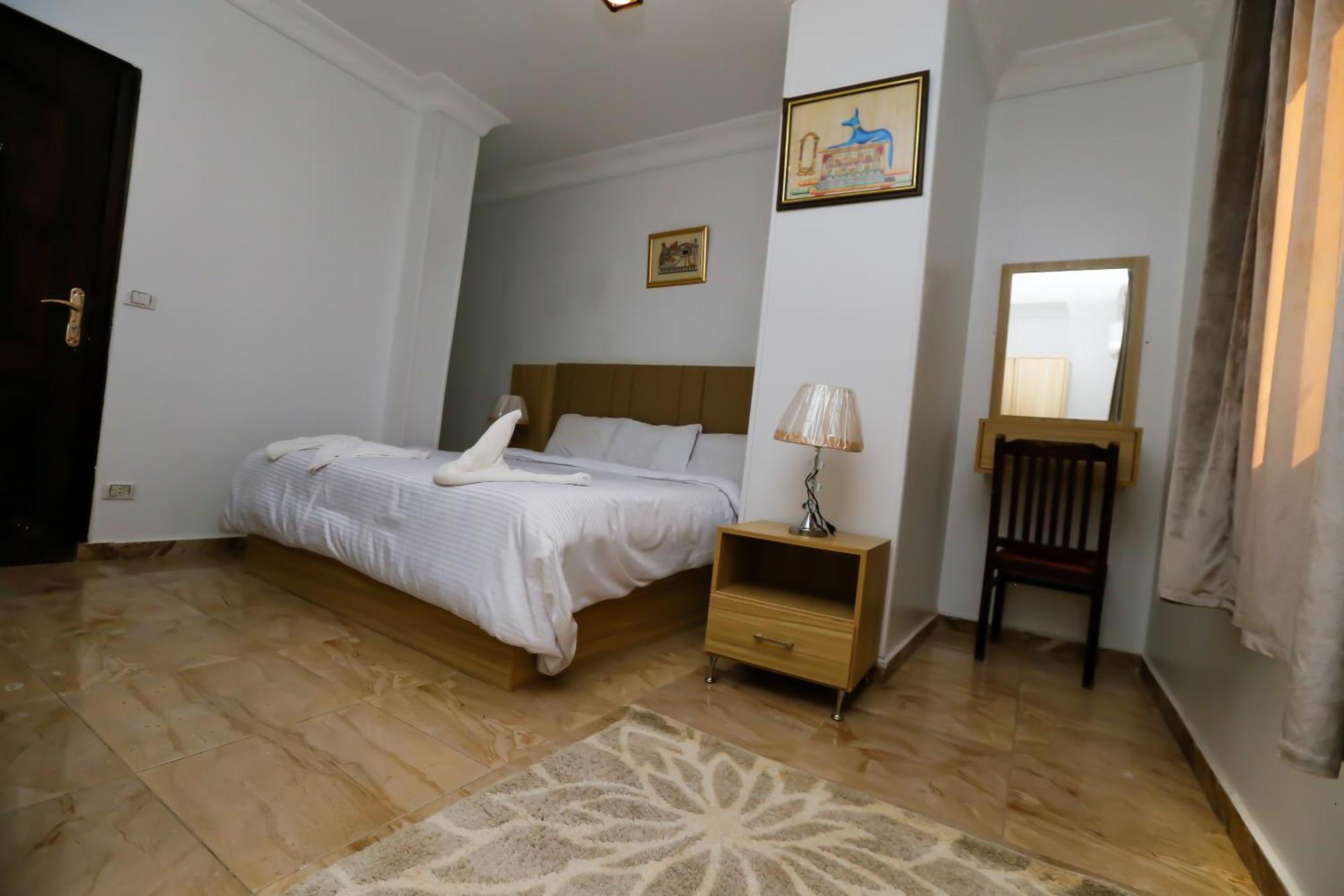 Pyramids Express View Hotel 3*