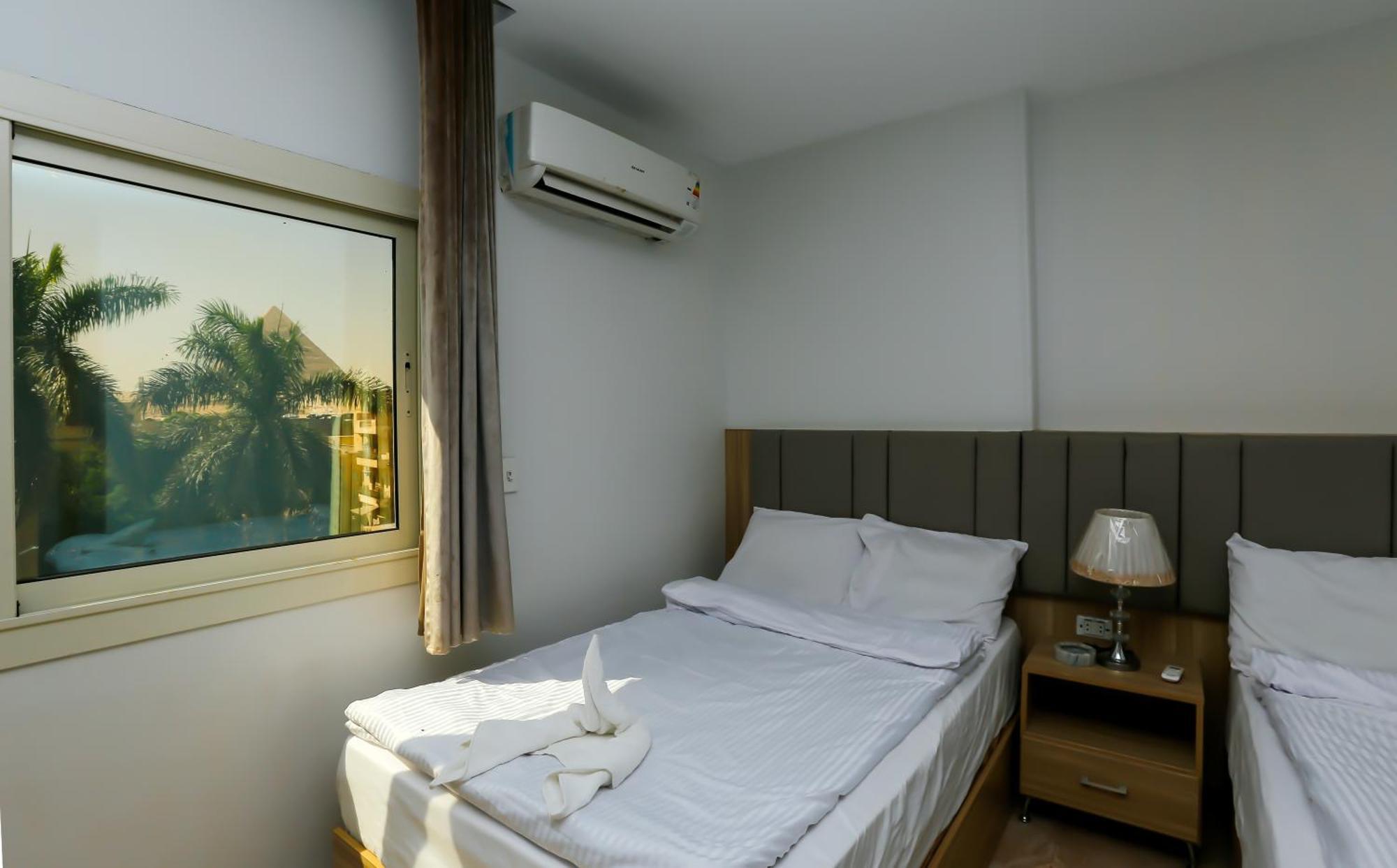 Pyramids Express View Hotel Kafrat al Jabal