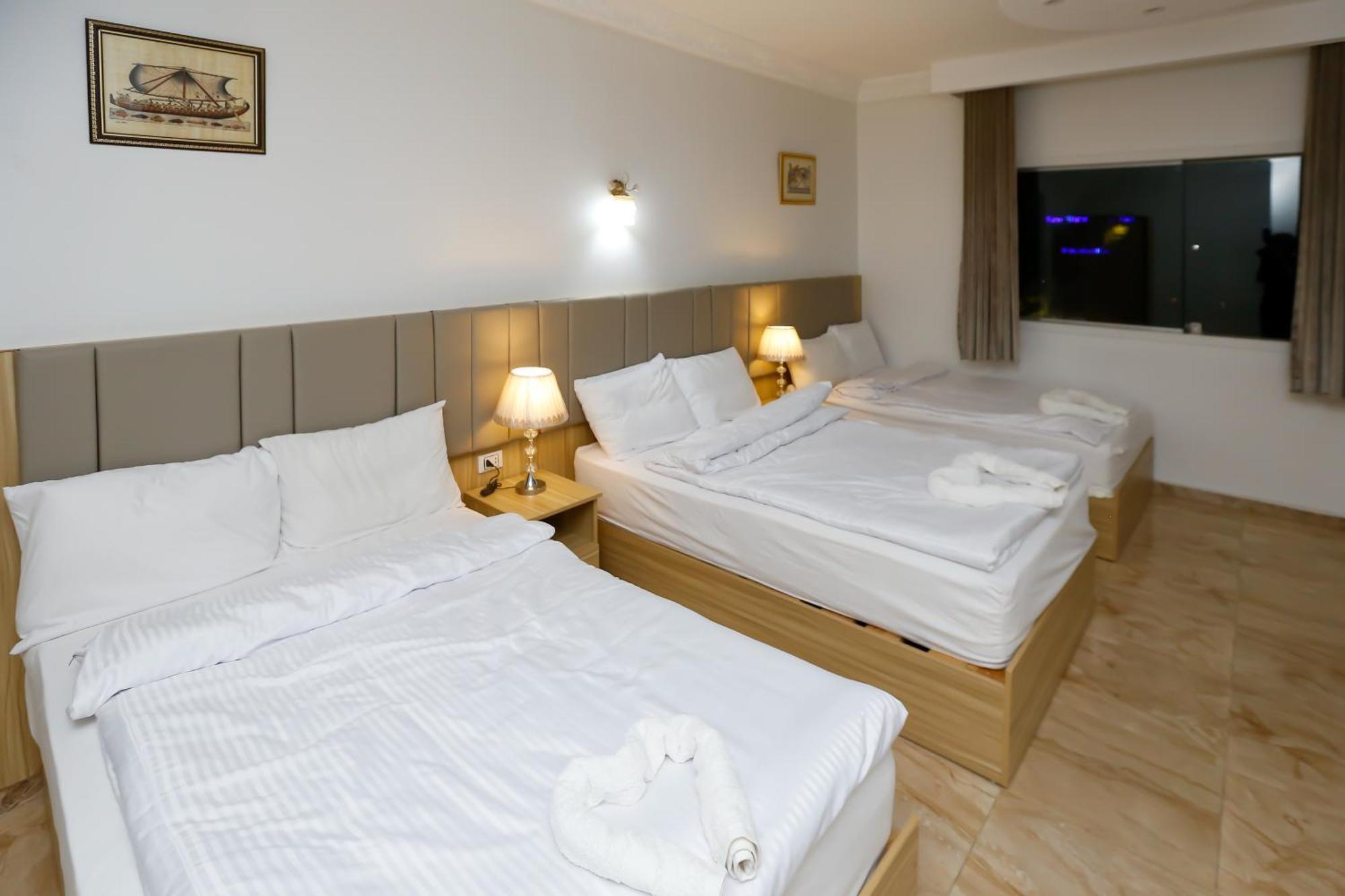 Pyramids Express View Hotel Kafrat al Jabal
