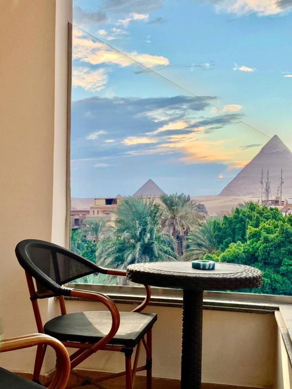 Hotel Sphinx Gate Pyramids View Kairo