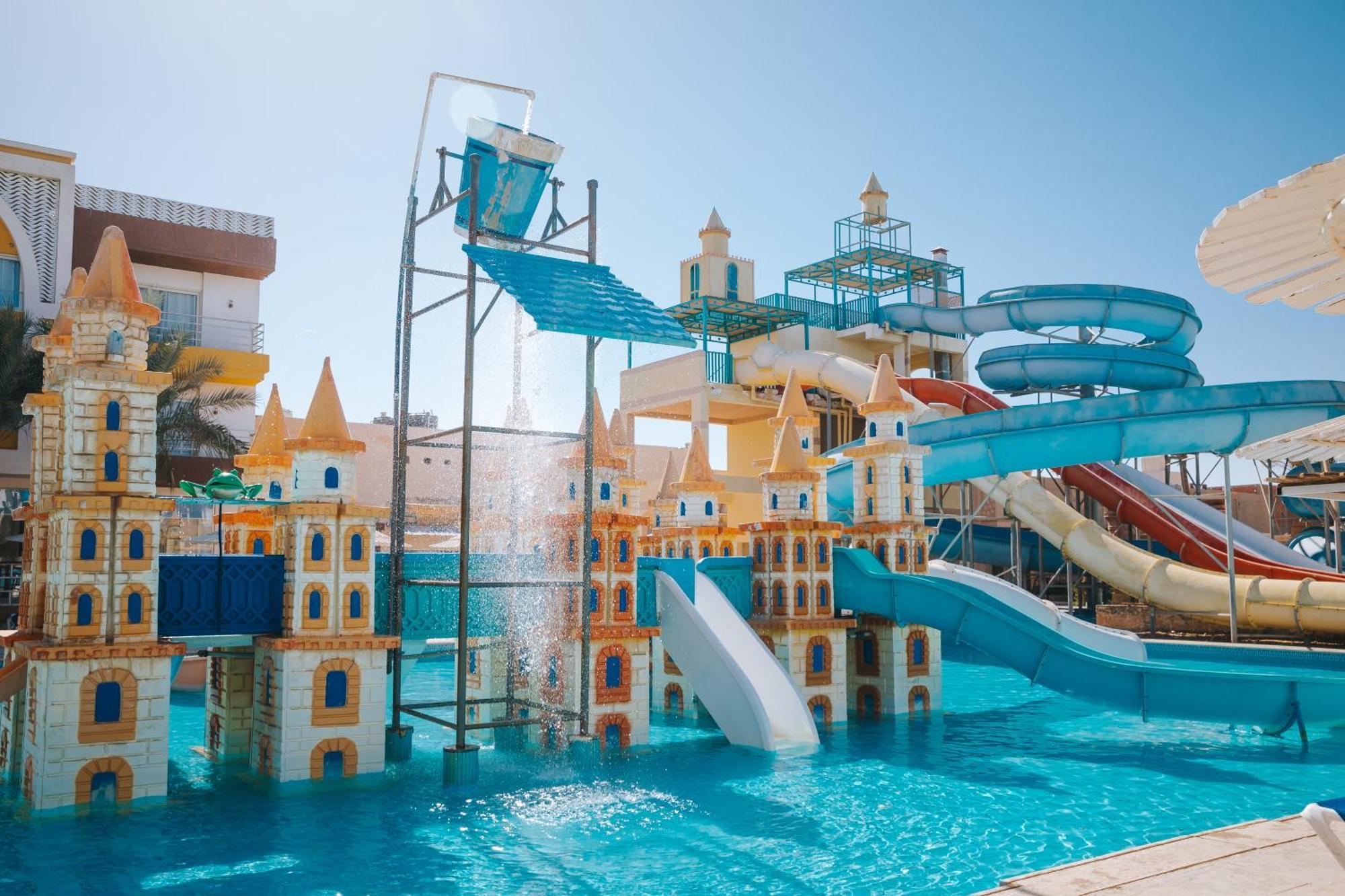 Mirage Bay & Aqua Park Resort