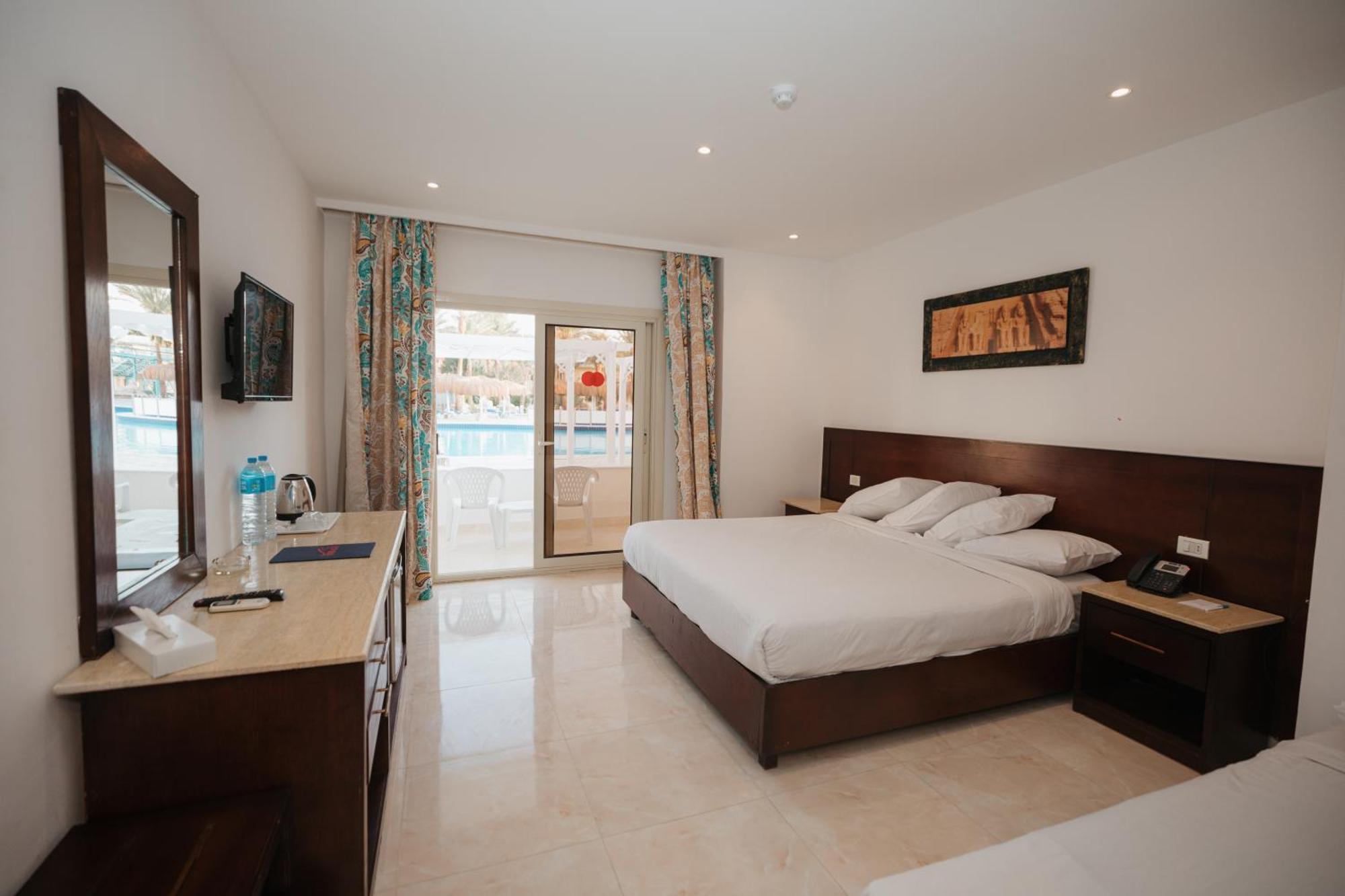 Mirage Bay & Aqua Park Resort 4*