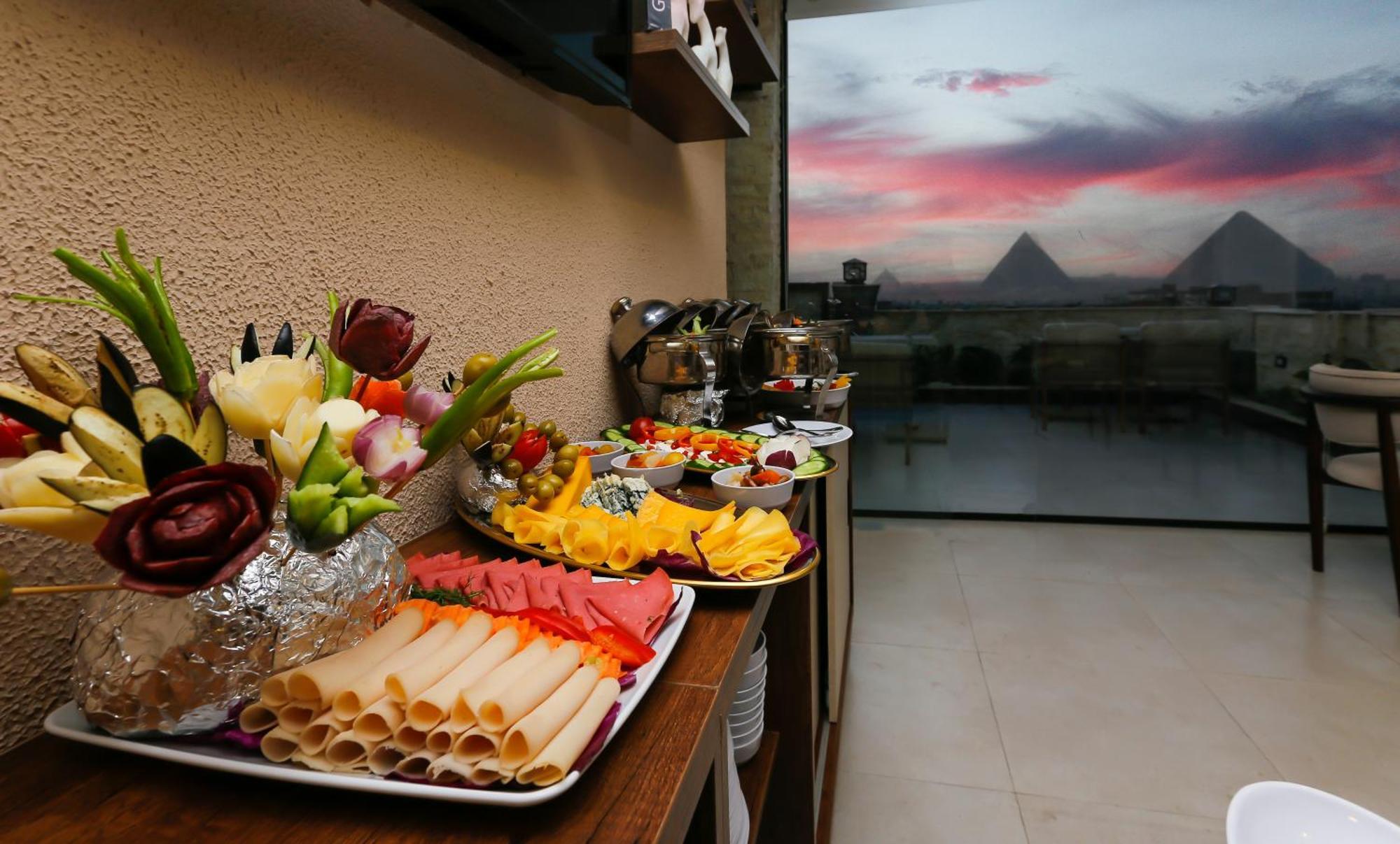 Aparthotel Rixoss Tower Pyramids View *