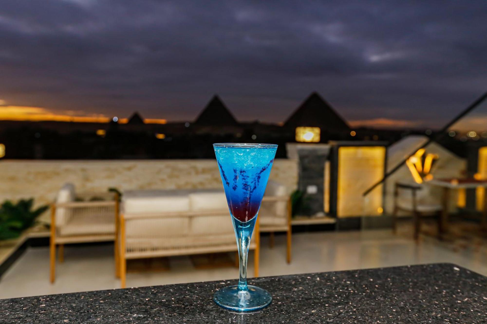 Aparthotel Rixoss Tower Pyramids View *