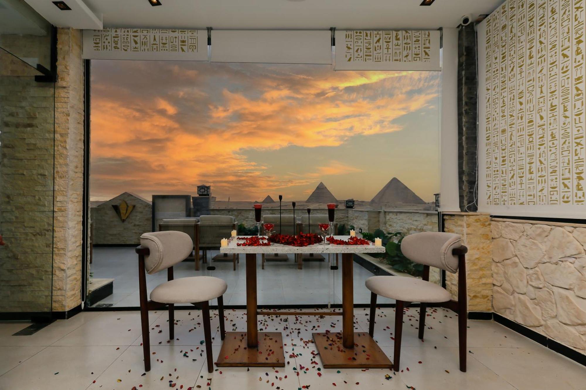 Aparthotel Rixoss Tower Pyramids View
