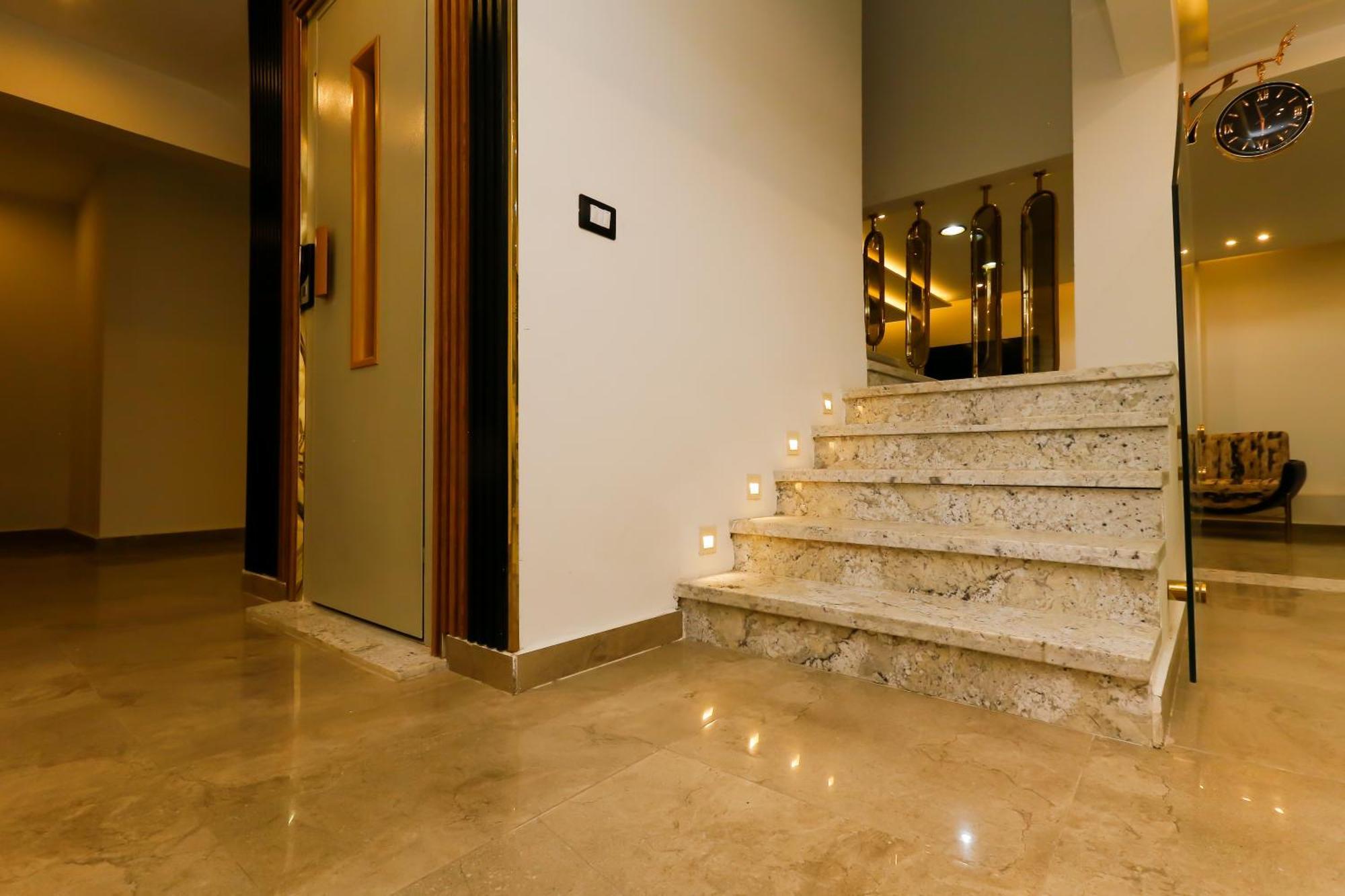 Aparthotel Rixoss Tower Pyramids View *