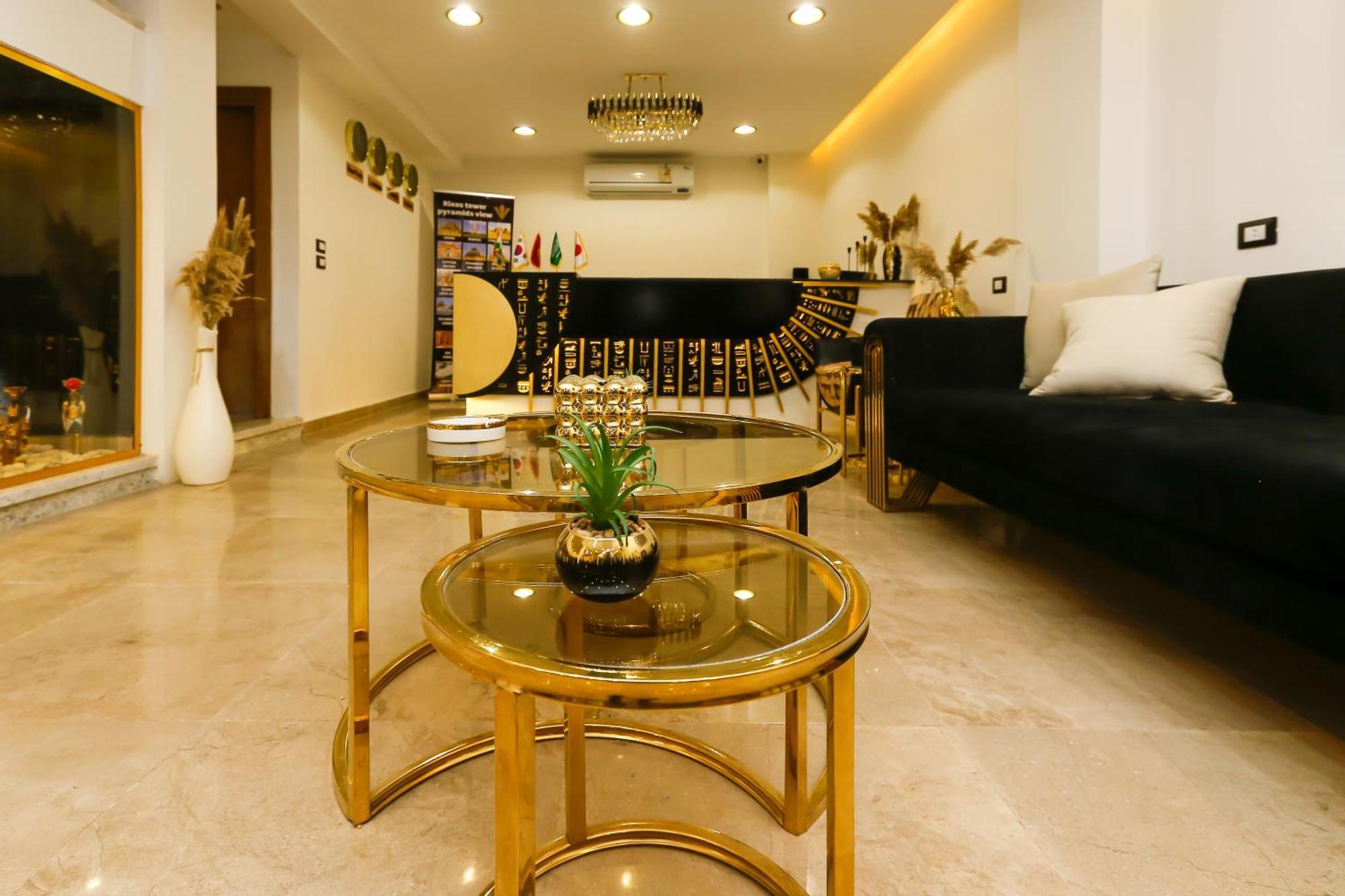Aparthotel Rixoss Tower Pyramids View *