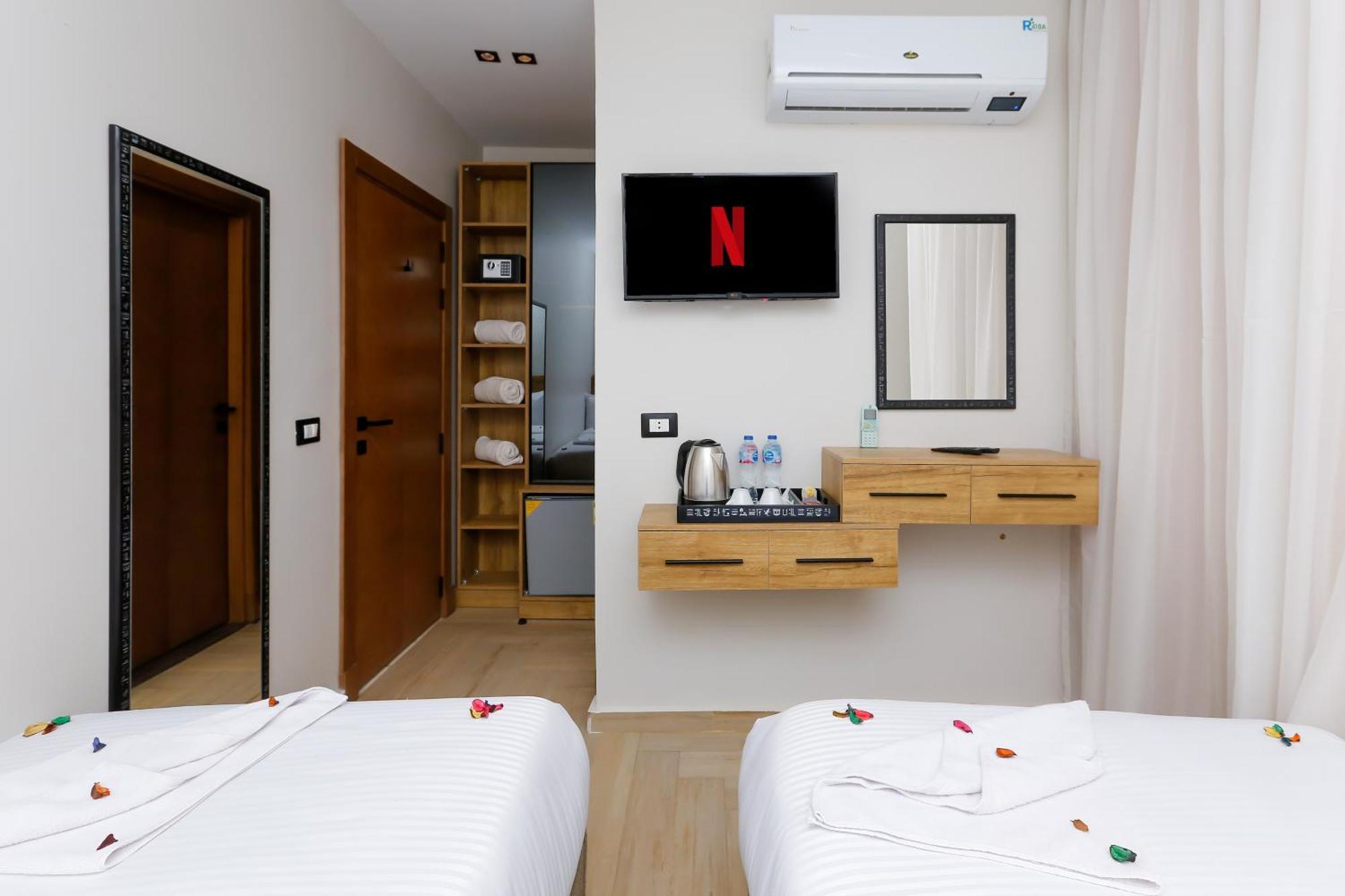 Aparthotel Rixoss Tower Pyramids View